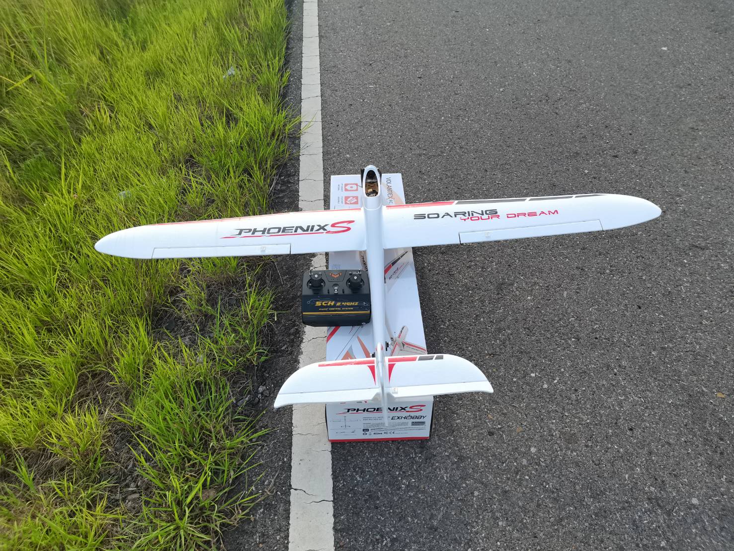 เครื่องร่อนลำยัก Volantex RC Phoenix 1.6m Glider ( V742-6 2.4GHZ 4CH สินค้าลำใหญ่บินดีมากๆ )มีระบบควบคุมการบินที่ดีเยี่ยม เหมาะกับคนชอบบินนานๆ แบตเตอร์รี่ 7.4V 1500 MA/H พร้อมชุดชร์าจ