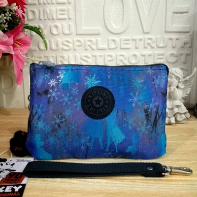 KIPLING กระเป๋าคล้องมือ FROZEN II Creativity Extra Large Pouch