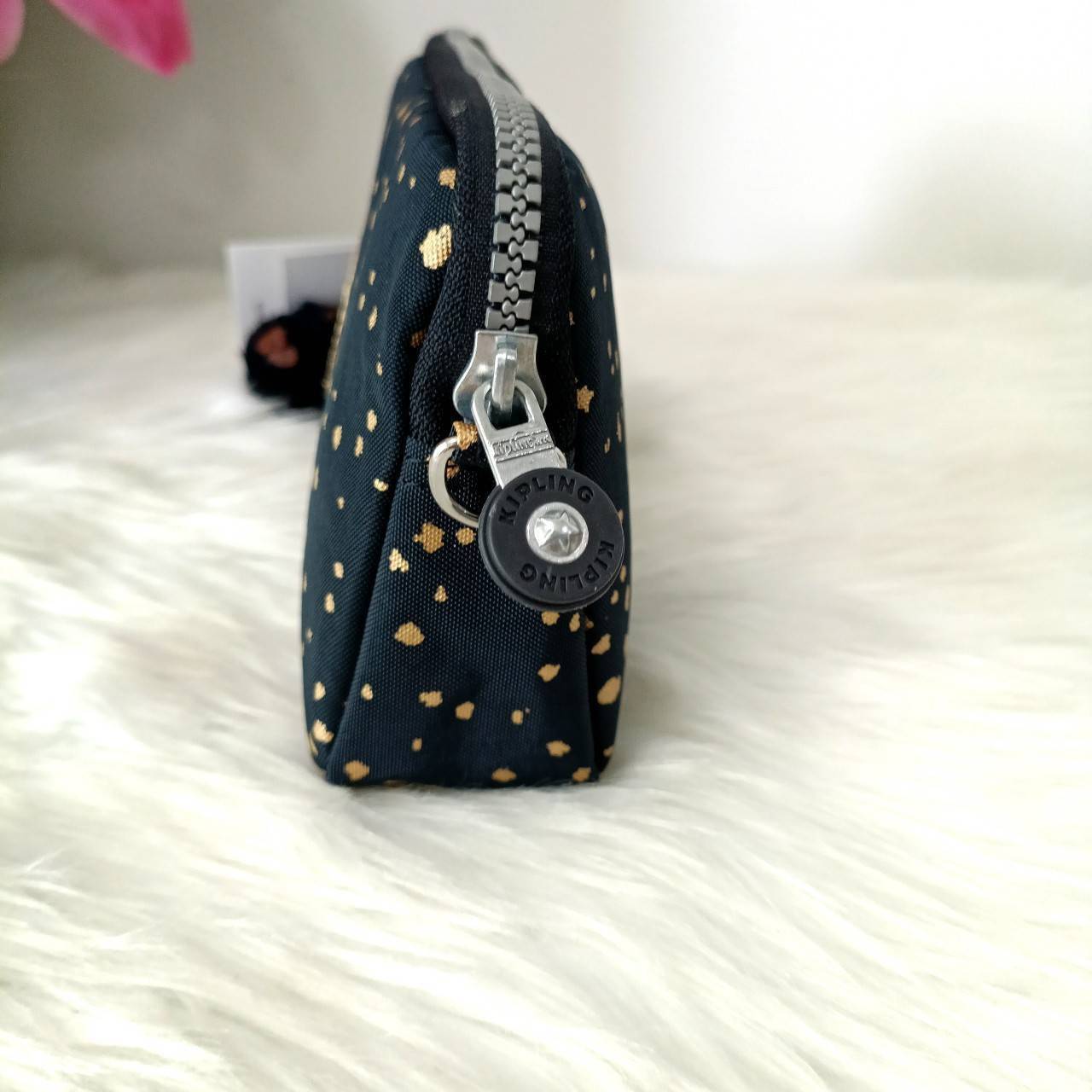 KIPLING กระเป๋าสตางค์ซิปรอบ ใบยาว Seoul up clutch & sling bag