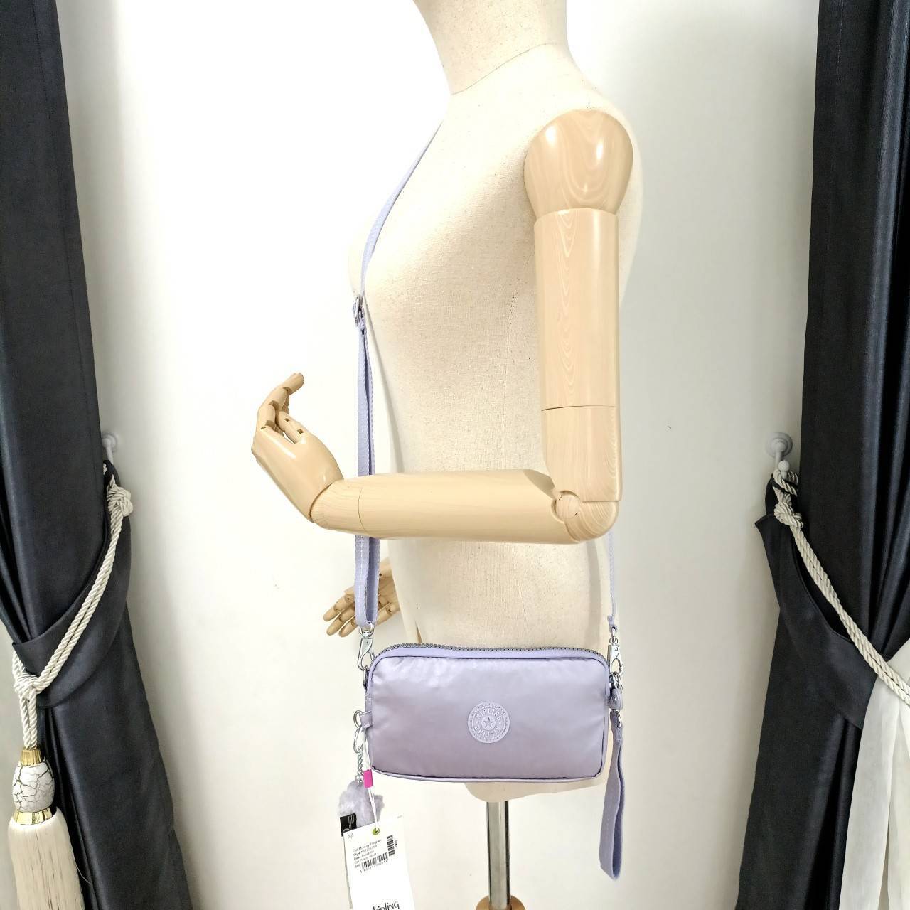 KIPLING กระเป๋าสตางค์ซิปรอบ ใบยาว Seoul up clutch & sling bag