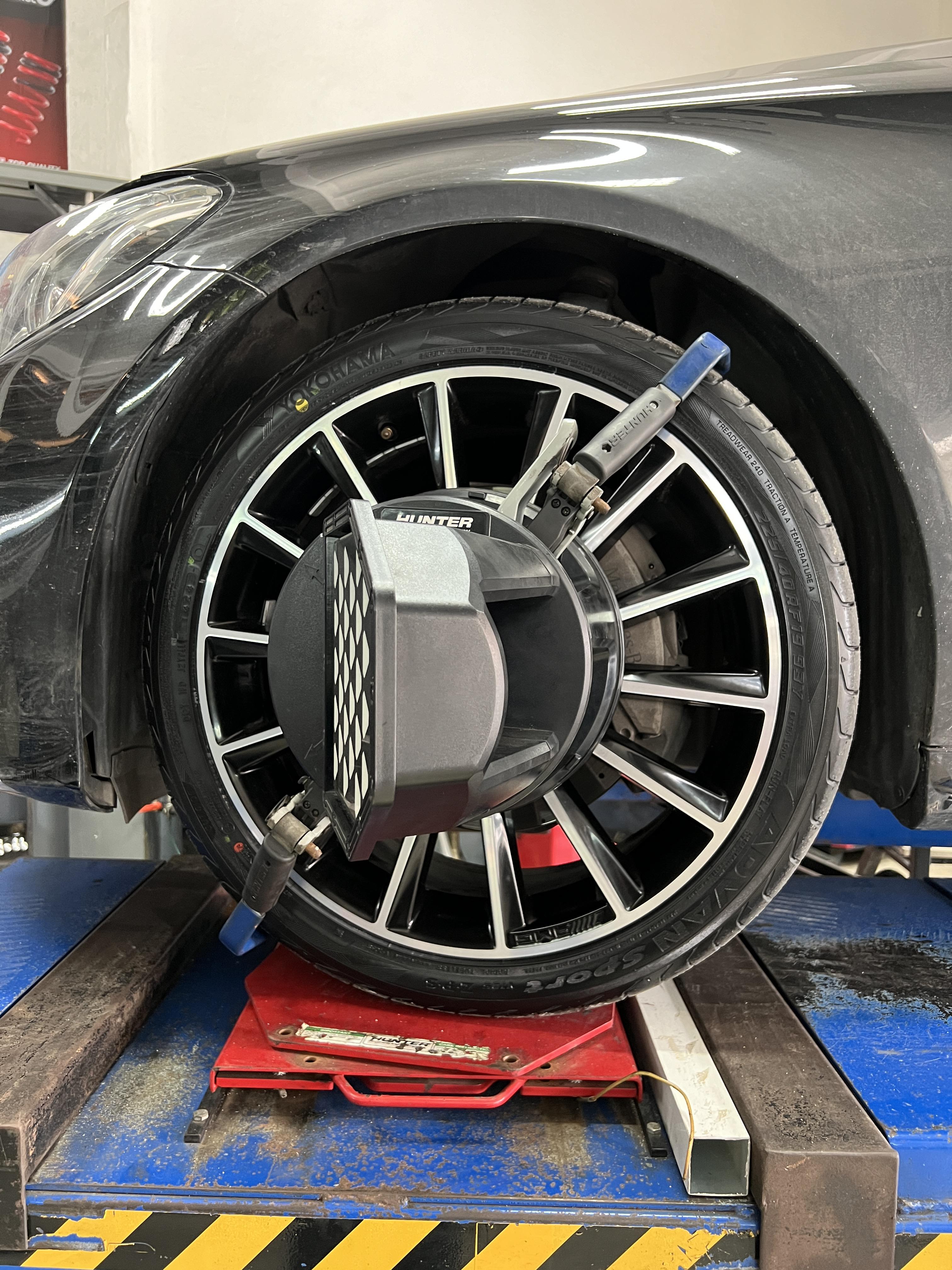 MERECESBENZ เปลี่ยนยางรถยนต์ใช้งานประจำวัน [+] YOKOHAMA V105S คู่หน้า 225/40R19 คู่หลัง 255/35R19 *เพื่อความรวดเร็วในการเข้ารับบริการ แนะนำนัดหมายก่อนครับ 𝙊𝙪𝙧 𝙎𝙚𝙧𝙫𝙞𝙘𝙚 บริการทางร้านเรารับทำอะไรบ้าง 🔧 มียางรถยนต์ทุกยี่ห้อให้เลือกซื้อ 🔧 โช้คอัพ สปริง 🔧 เช็คช่วงล่าง แก้ปัญหาให้ตรงจุด 🔧 ติดตั้งยางแบบไร้รอย 100% 🔧 บริการสลับยาง ตามอายุ 🔧 บริการล้างลิ้นปีกผีเสื้อ 🔧 บริการเช็คระยะรถยนต์ 🔧 เปลี่ยนถ่ายของเหลวทั้งระบบ 🔧 ตั้งศูนย์ด้วยเครื่อง HUNTER นำเข้าจาก USA สอบถามข้อมูลเพิ่มเติม หรือนัดหมายเข้ารับบริการ ☎️ : 08-6569-1915 ☎️ : 08-6544-5963 Line id : @88rw Tiktok : https://www.tiktok.com/@88rwycrr Youtube : https://youtube.com/@88rw Facebook : https://www.facebook.com/88rwtire Location : https://goo.gl/maps/HrNUAZXPN94KvxZ98?coh=178573&entry=tt #รถยนต์มีปัญหาไม่รู้ต้องแก้ตรงไหน ทางเรายินดี ตรวจหาปัญหาและหาวิธีแก้ บอกลูกค้าก่อนลงมือทำเสมอราคาเป็นธรรมไม่เอาเปรียบ สบายใจคุณลูกค้า ร้านยางเจริญรุ่งเรือง ยินดีต้อนรับครับ