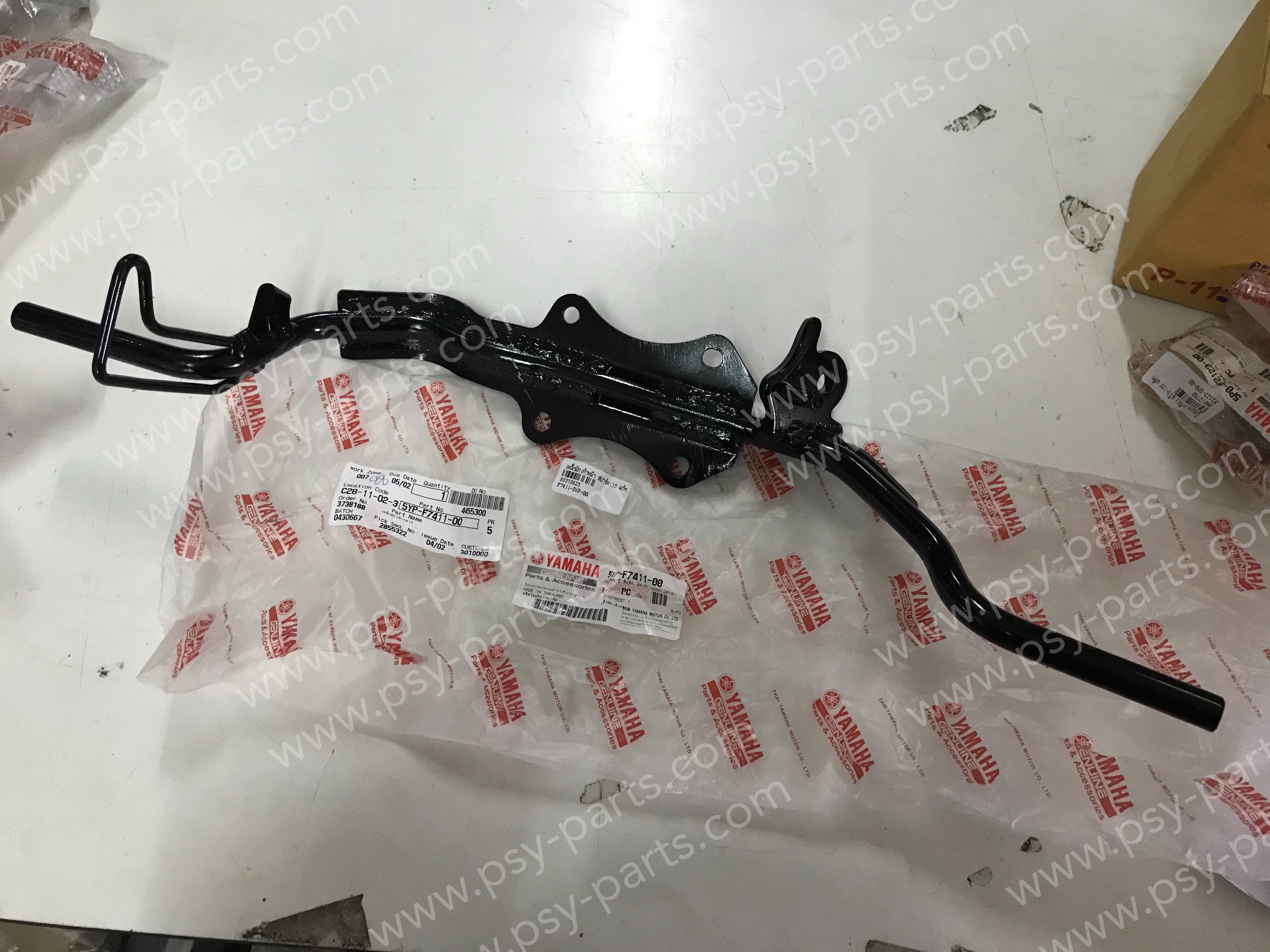 เหล็กพักเท้าหน้า SPARK 135, SPARK 135-I แท้ๆ 5YP-F7411-00