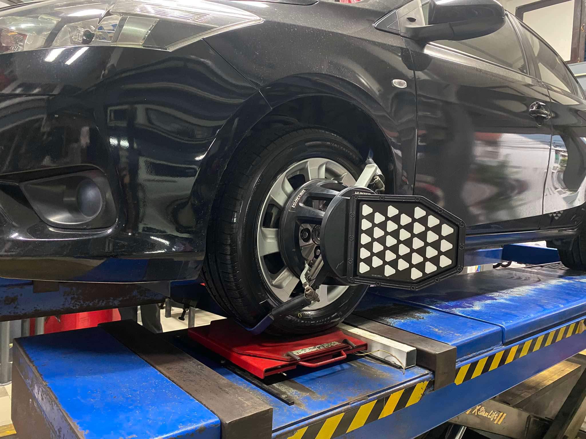 TOYOTA VIOS เปลี่ยนยางรถยนต์ใช้งานประจำวัน [+] YOKOHAMA ES32 195/55R15 Location : https://goo.gl/maps/HrNUAZXPN94KvxZ98? รถยนต์มีปัญหาไม่รู้ต้องแก้ตรงไหน ทางเรายินดี ตรวจหาปัญหาและหาวิธีแก้ บอกลูกค้าก่อนลงมือทำเสมอด้วยราคาเป็นธรรม เวลาบริการ วันจันทร์-วันอาทิตย์ 09:00 น. - 17.30 น. #toyotavios #yokohama #โช้คอัพ #ช่วงล่าง #โช๊ค #ยางรถยนต์