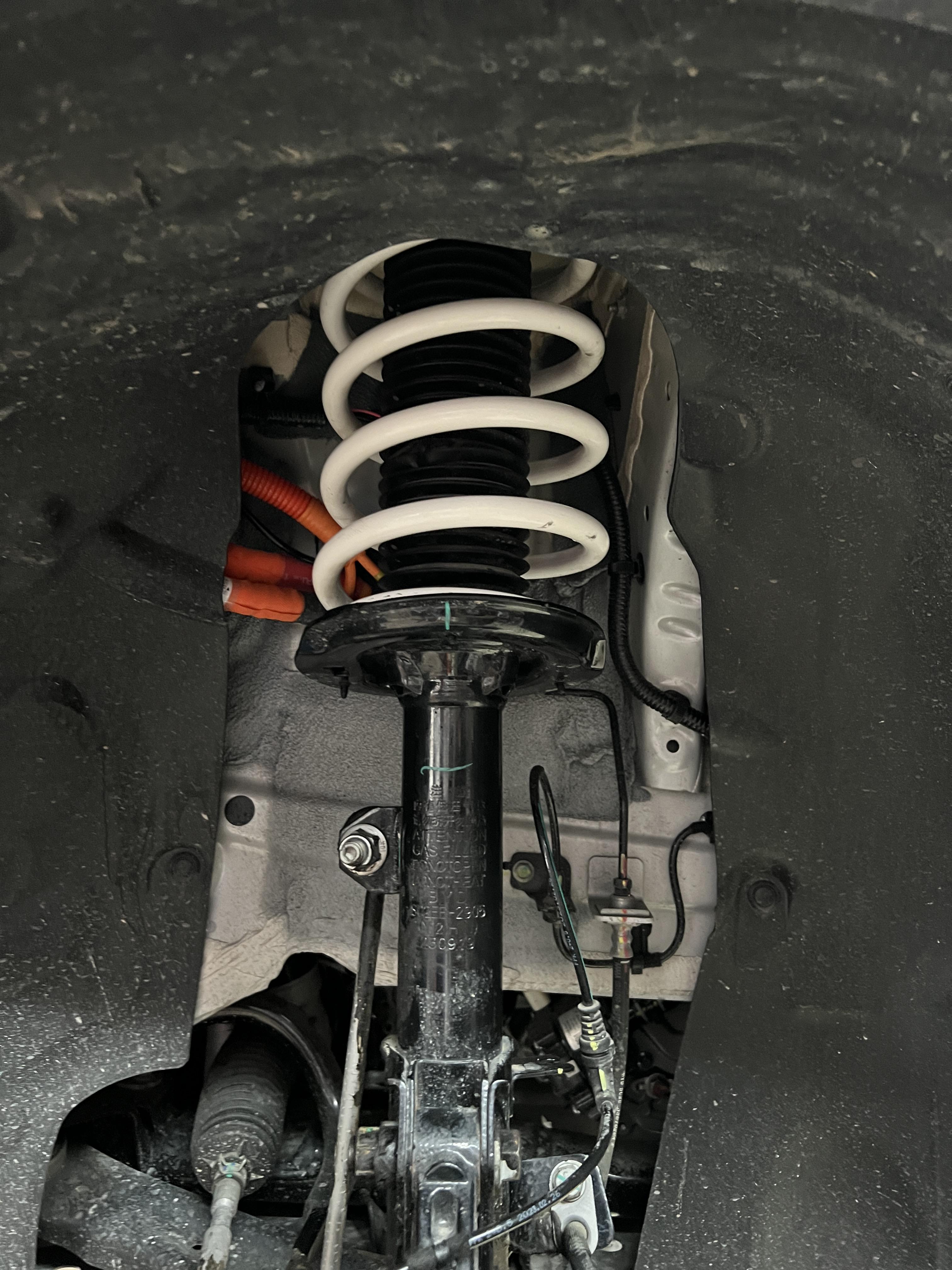 BYD ATTO3 เข้ารับบริการอัพเกรดช่วงล่าง ติดตั้งสปริงนุ่มนวล ลดอาการเด้งส่าย [+] YSS SPRING COMFORT *เพื่อความสะดวกในการรับบริการ นัดหมายเวลาก่อนเข้ารับบริการทุกครั้งครับ 𝙊𝙪𝙧 𝙎𝙚𝙧𝙫𝙞𝙘𝙚 บริการทางร้านเรารับทำอะไรบ้าง 🔧 มียางรถยนต์ทุกยี่ห้อให้เลือกซื้อ 🔧 โช้คอัพ สปริง 🔧 เช็คช่วงล่าง แก้ปัญหาให้ตรงจุด 🔧 ติดตั้งยางแบบไร้รอย 100% 🔧 บริการสลับยาง ตามอายุ 🔧 บริการล้างลิ้นปีกผีเสื้อ 🔧 บริการเช็คระยะรถยนต์ 🔧 เปลี่ยนถ่ายของเหลวทั้งระบบ 🔧 ตั้งศูนย์ด้วยเครื่อง HUNTER นำเข้าจาก USA สอบถามข้อมูลเพิ่มเติม หรือนัดหมายเข้ารับบริการ ☎️ : 08-6569-1915 ☎️ : 08-6544-5963 Line id : @88rw Tiktok : https://www.tiktok.com/@88rwycrr Youtube : https://youtube.com/@88rw Facebook : https://www.facebook.com/88rwtire Location : https://goo.gl/maps/HrNUAZXPN94KvxZ98?coh=178573&entry=tt #รถยนต์มีปัญหาไม่รู้ต้องแก้ตรงไหน ทางเรายินดี ตรวจหาปัญหาและหาวิธีแก้ บอกลูกค้าก่อนลงมือทำเสมอราคาเป็นธรรมไม่เอาเปรียบ สบายใจคุณลูกค้า ร้านยางเจริญรุ่งเรือง ยินดีต้อนรับครับ