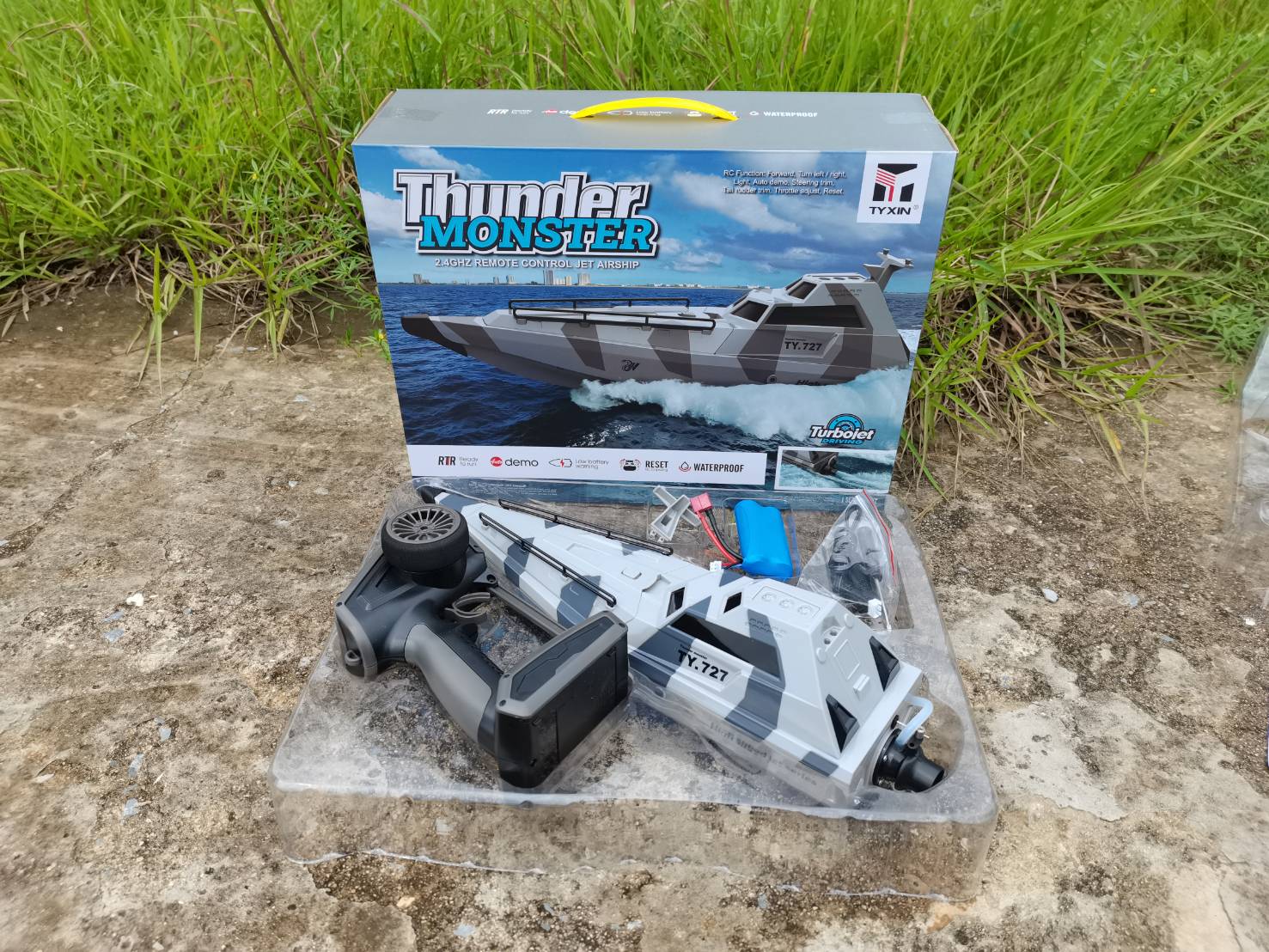 มาใหม่เรือบังคับ TY-727 JET BOAT 2.4GHZ ความเร็ว 35KM/H มีระบบระบายความร้อนด้วยน้ำ ระบบคอลโทรแบบ SERVO ขันเคลื่อนด้วยปั๊มน้ำแรงดันสูง