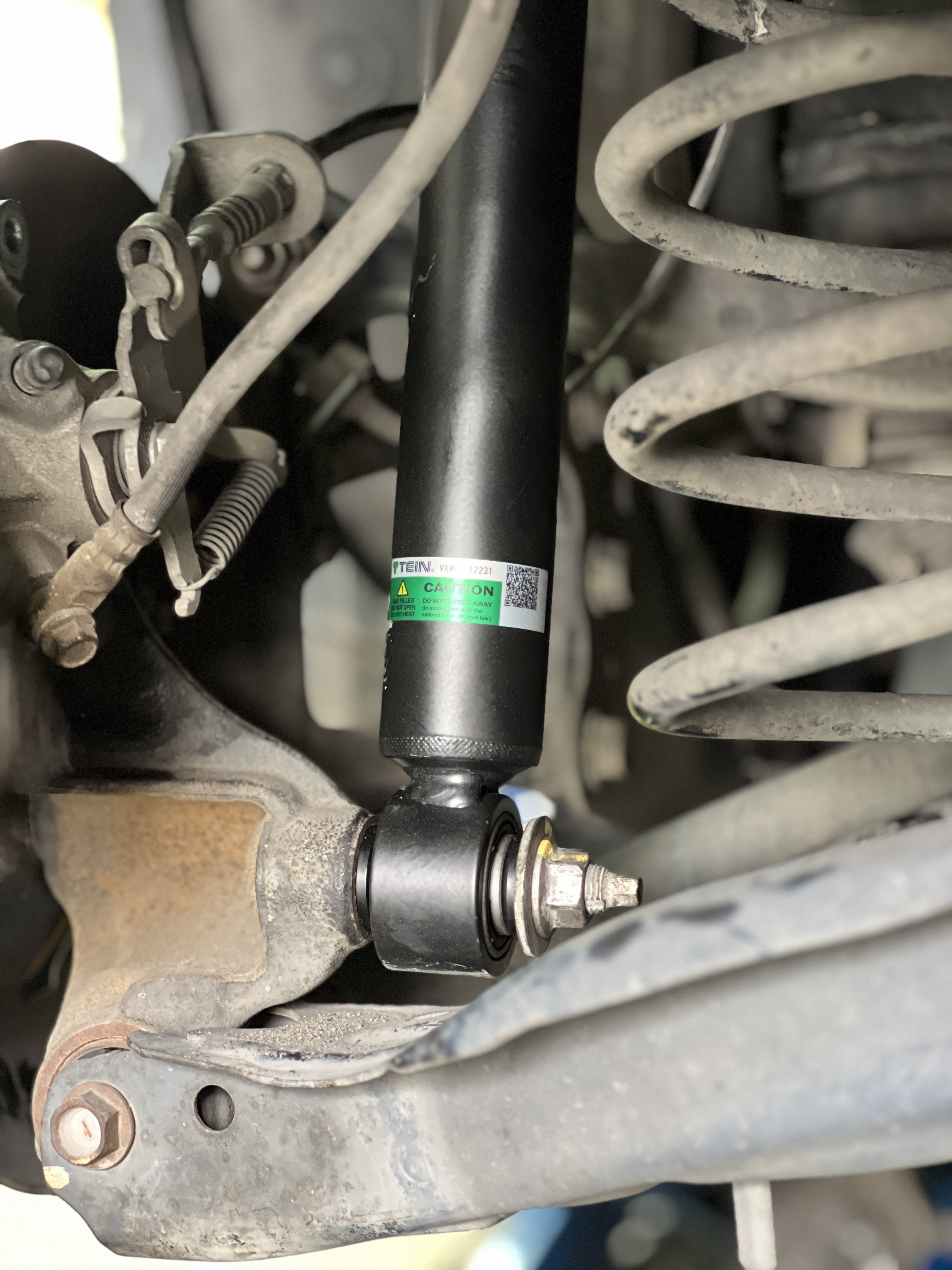 MAZDA CX5 KE เข้ารับบริการเปลี่ยนโช้คอัพ ใช้งานแทนชุดเก่าที่ติดตมาตั้งแต่ป้ายแดง [+] TEIN ENDURA PRO BASIC พร้อมอะไหล่ส่วนควบ [+] NEXZTER PRO SPEC พร้อมเจียรจาน สอบถามข้อมูลเพิ่มเติม หรือนัดหมายเข้ารับบริการ ☎️ : 08-6569-1915 ☎️ : 08-6544-5963 Line id : @88rw Facebook : https://www.facebook.com/88rwtire Location : https://goo.gl/maps/HrNUAZXPN94KvxZ98 #TeinEnduraproBasic #NEXZTERPRO #ยางรถยนต์ #ช่วงล่างรถยนต์ #โช้คอัพรถยนต์