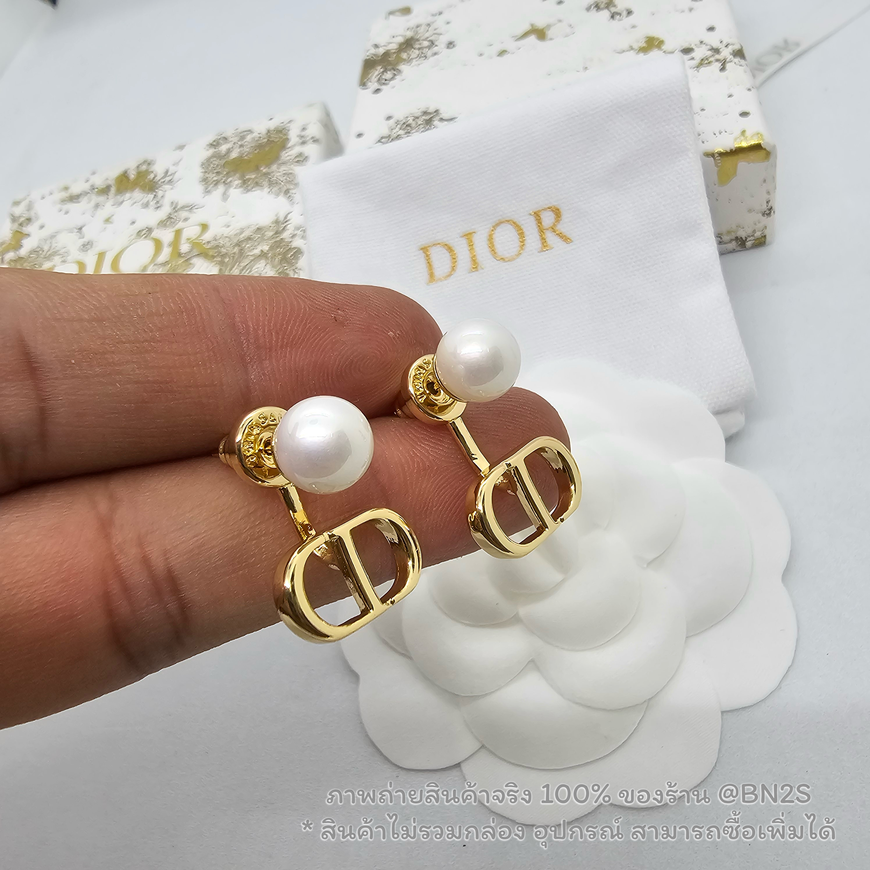 ต่างหูดิออ Dior Pearl Earrings ต่างหูไข่มุก ทับหลังจี้ CD อะไหล่สีทองเงาสวย *งานแฟชั่น ก้านเงินเเท้ พร้อมส่ง ไม่มีกล่อง