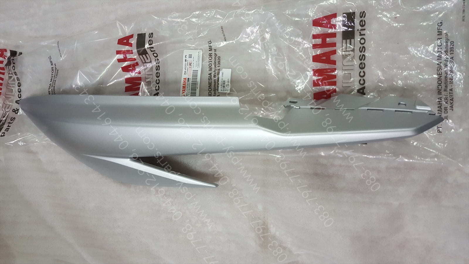 ฝาครอบข้างซ้าย GT 125 แท้ๆ สีบรอนซ์ 2SX-F1711-00-P9