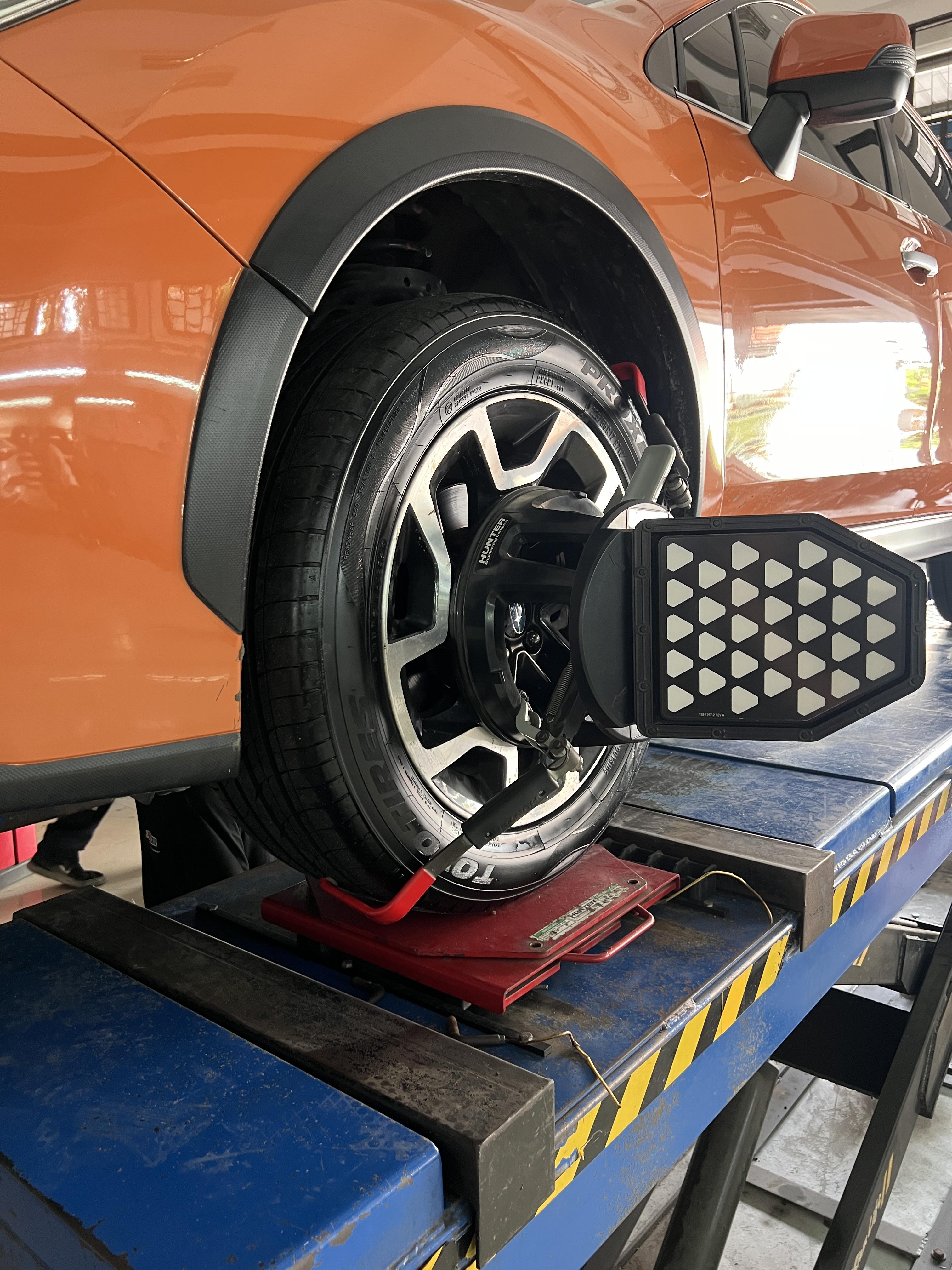 SUBARU XV เปลี่ยนยางพรีเมี่ยม เน้นนุ่มเงียบ รีดน้ำดี [+]TOYO PROXES CR1 225/55R17 *เพื่อความสะดวกในการรับบริการ นัดหมายเวลาก่อนเข้ารับบริการทุกครั้งครับ 𝙊𝙪𝙧 𝙎𝙚𝙧𝙫𝙞𝙘𝙚 บริการทางร้านเรารับทำอะไรบ้าง 🔧 มียางรถยนต์ทุกยี่ห้อให้เลือกซื้อ 🔧 โช้คอัพ สปริง 🔧 เช็คช่วงล่าง แก้ปัญหาให้ตรงจุด 🔧 ติดตั้งยางแบบไร้รอย 100% 🔧 บริการสลับยาง ตามอายุ 🔧 บริการล้างลิ้นปีกผีเสื้อ 🔧 บริการเช็คระยะรถยนต์ 🔧 เปลี่ยนถ่ายของเหลวทั้งระบบ 🔧 ตั้งศูนย์ด้วยเครื่อง HUNTER นำเข้าจาก USA สอบถามข้อมูลเพิ่มเติม หรือนัดหมายเข้ารับบริการ ☎️ : 08-6569-1915 ☎️ : 08-6544-5963 Line id : @88rw Tiktok : https://www.tiktok.com/@88rwycrr Youtube : https://youtube.com/@88rw Facebook : https://www.facebook.com/88rwtire Location : https://goo.gl/maps/HrNUAZXPN94KvxZ98?coh=178573&entry=tt #รถยนต์มีปัญหาไม่รู้ต้องแก้ตรงไหน ทางเรายินดี ตรวจหาปัญหาและหาวิธีแก้ บอกลูกค้าก่อนลงมือทำเสมอราคาเป็นธรรมไม่เอาเปรียบ สบายใจคุณลูกค้า ร้านยางเจริญรุ่งเรือง ยินดีต้อนรับครับ