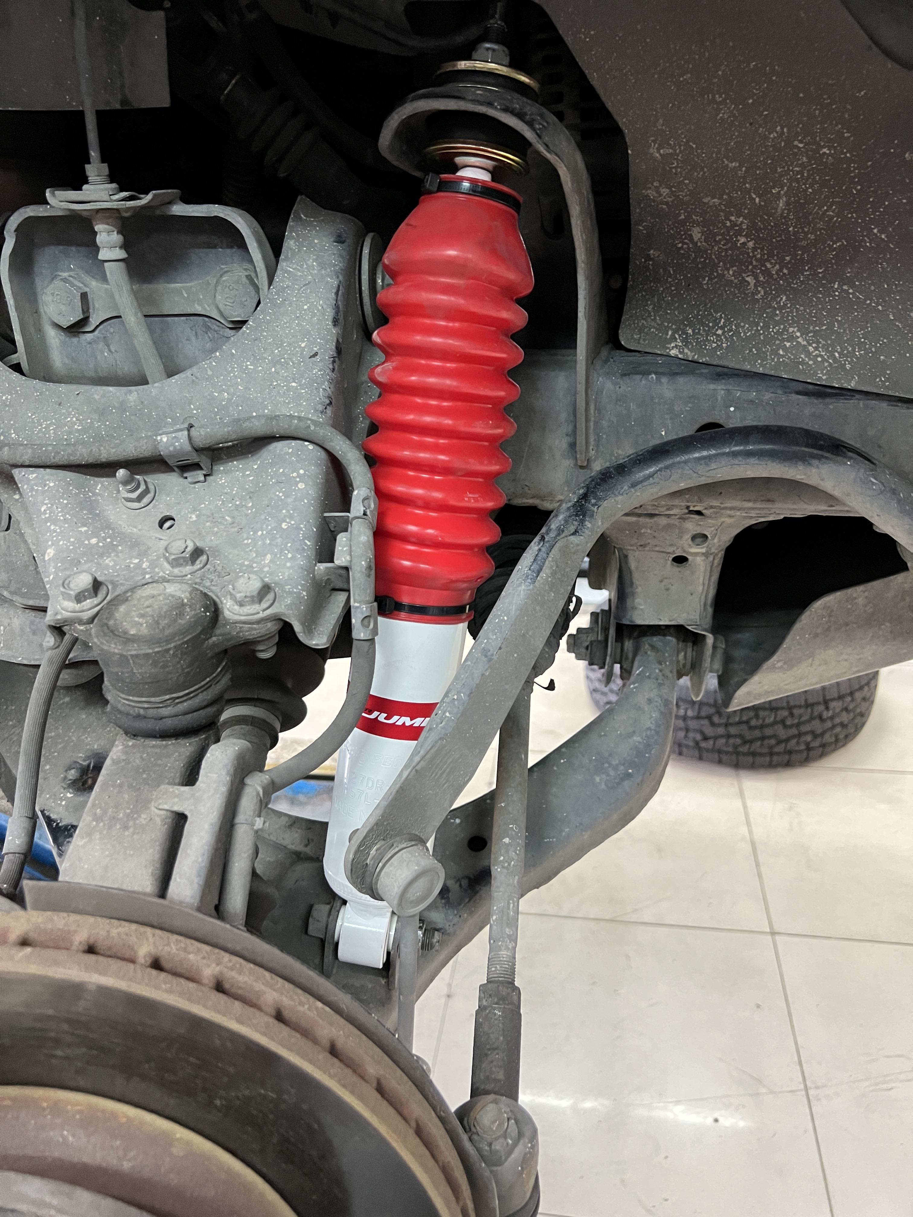 เจ้าของ Isuzu MU-7 ที่อยากให้รถพร้อมลุยทุกเส้นทาง ทั้งในเมืองและสายผจญภัย เรามีชุดอัปเกรดที่ครบจบในที่เดียว! ติดตั้งโช้คอัพ Profender JUMBO และยาง Nexen AT RA8 265/70R16 พร้อมบริการติดตั้งและตั้งศูนย์ สิ่งที่ลูกค้าจะได้รับ: + ช่วงล่างสุดแกร่ง: โช้คอัพ Profender JUMBO ที่มีขนาดกระบอกและลูกสูบใหญ่พิเศษ ทนทานสุดๆ และยังคงความนุ่มนวล + พร้อมลุยทุกสภาพถนน: ยาง Nexen AT RA8 ที่ให้สมรรถนะยอดเยี่ยมบนถนนเปียกและแห้ง พร้อมลายดอกยางที่ออกแบบมาเพื่อการยึดเกาะที่ดีบนทุกสภาพผิว + ความนุ่มนวลที่เหนือกว่า: ชุดนี้ช่วยให้การขับขี่นุ่มนวลและสบายขึ้นอย่างเห็นได้ชัด + จบครบในที่เดียว: ทีมช่างผู้เชี่ยวชาญดูแลการติดตั้งอย่างพิถีพิถัน พร้อมบริการตั้งศูนย์ด้วยเครื่องมือที่ทันสมัยที่สุด เหมาะสำหรับใคร? + เจ้าของ MU-7 ที่เน้นความแข็งแกร่งและใช้งานรถอย่างสมบุกสมบัน + ผู้ที่ต้องการอัปเกรดความปลอดภัยและสมรรถนะให้กับรถเพื่อการเดินทางที่มั่นใจยิ่งขึ้น 👉 ยกระดับรถคุณให้พร้อมลุย ด้วยบริการติดตั้งชุดใหญ่จาก #ยางเจริญรุ่งเรือง 📌 สอบถามข้อมูลเพิ่มเติม หรือนัดหมายเข้ารับบริการ ☎️ : 08-6569-1915 ☎️ : 08-6544-5963 💬 Line id : @88rw 📍 Location : https://goo.gl/maps/HrNUAZXPN94KvxZ98 🌐 Facebook : https://www.facebook.com/88rwtire #Isuzu #MU7 #Profender #ProfenderJUMBO #Nexen #NexenATRA8 #ยางรถยนต์ #โช้คอัพ #ช่วงล่าง #ยางเจริญรุ่งเรือง #นนทบุรี #งามวงศ์วาน #ยางรถยนต์นนทบุรี #ช่วงล่างรถยนต์ #โช้คอัพรถยนต์