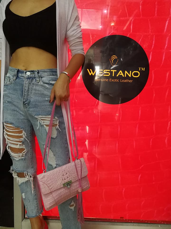 กระเป๋าสะพายหนังจระเข้แท้ สีชมพู รหัส CRW1217H-02-PI2