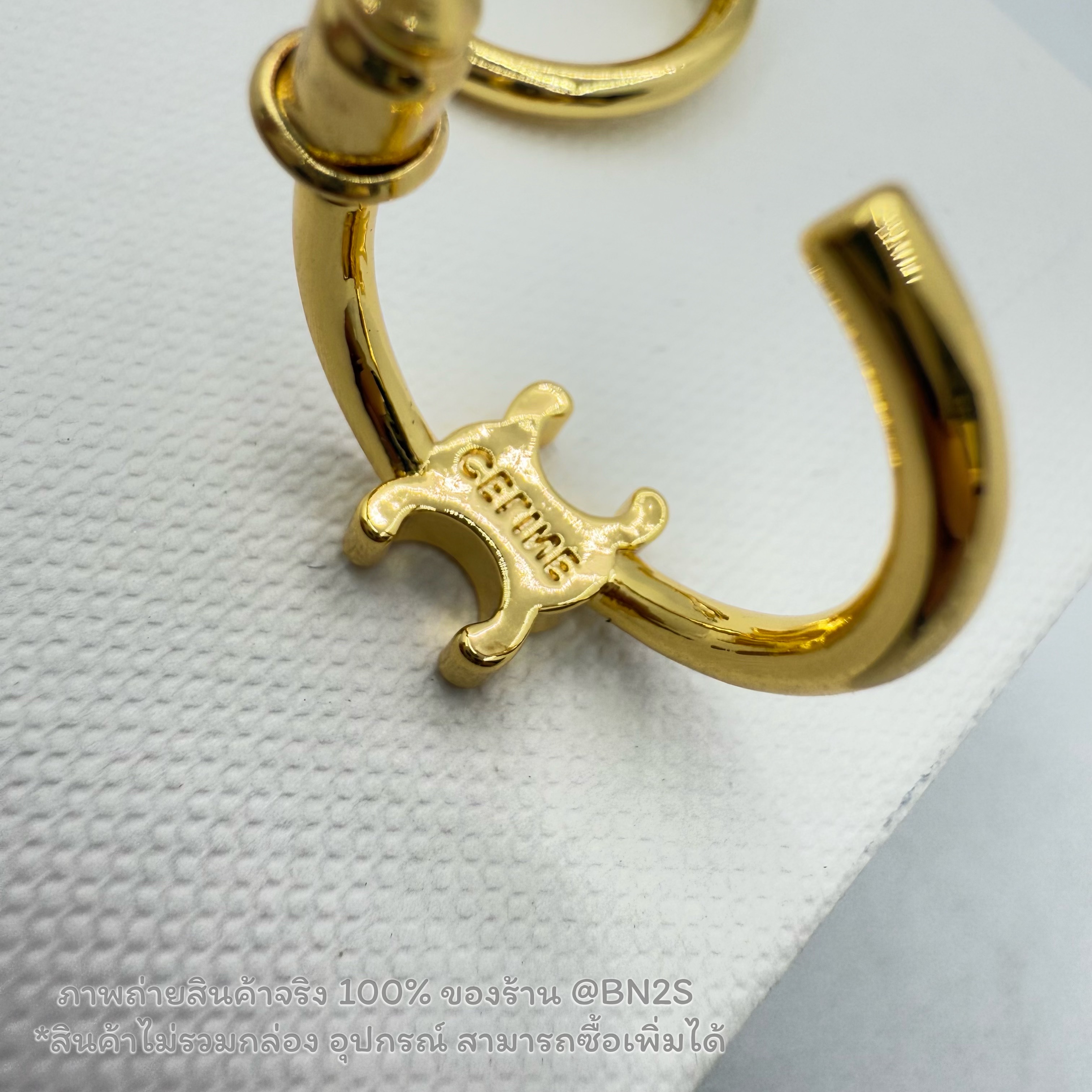 สีเงิน | CELINE ASYMMETRIC งานปั๊มโลโก้ด้านหลัง ต่างหูห่วงจี้ Triomphe งานสวยน่ารัก ราคาไม่แพง