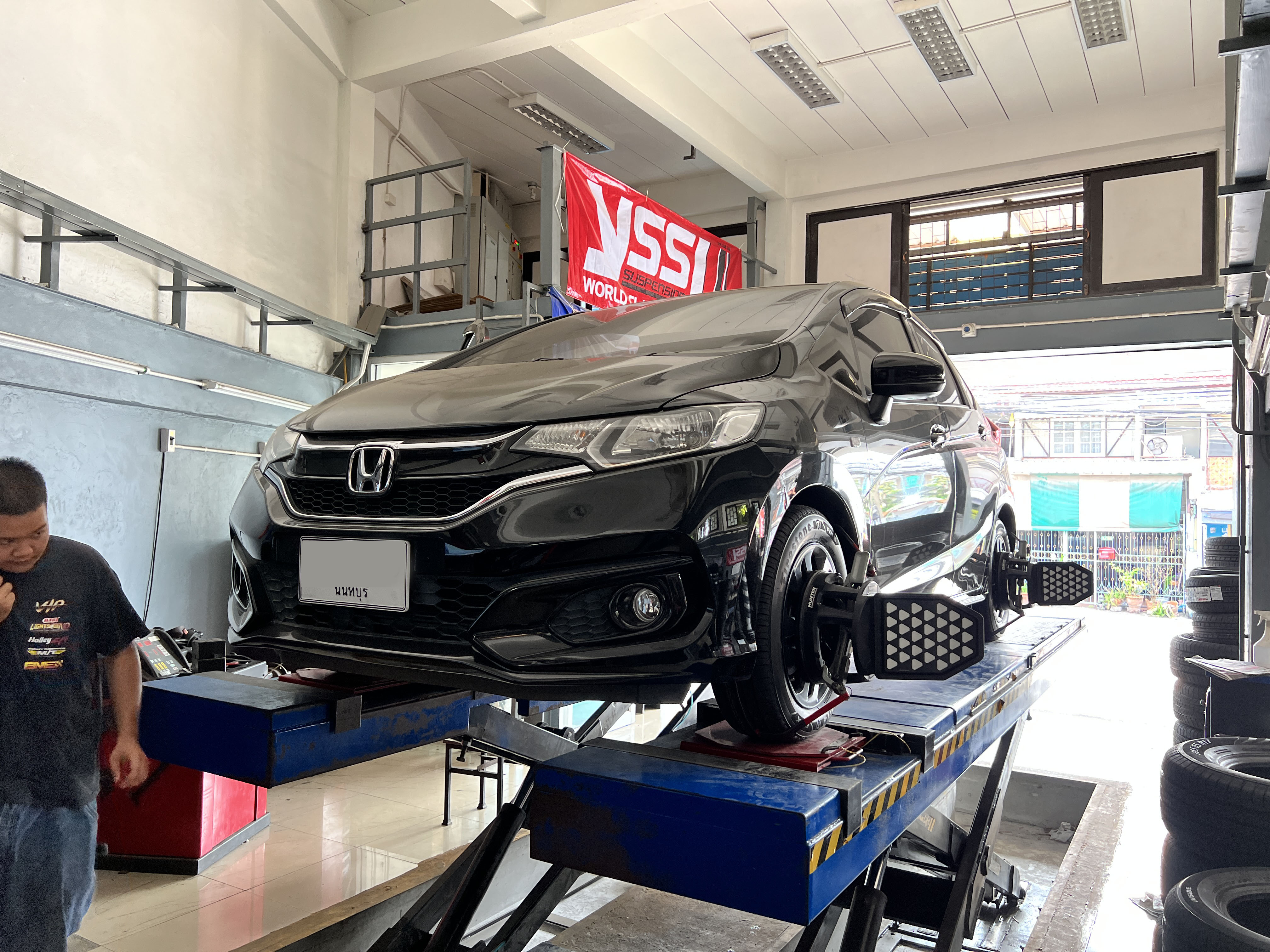 Honda Jazz เปลี่ยนยางรถยนต์เน้นใช้งานประจำวัน เน้นเรื่องความปลอดภัย ความนุ่มนวล จัดยางพรีเมี่ยมใส่ใช้งาน สบายใจ [+] Firestone F01x watergrip ขนาด 185/60R15 𝙊𝙪𝙧 𝙎𝙚𝙧𝙫𝙞𝙘𝙚 บริการทางร้าน เรารับทำอะไรบ้าง 🔧 ติดตั้งยางแบบไร้รอย 100% 🔧 บริการสลับยาง ตามอายุ 🔧 มียางรถยนต์ทุกยี่ห้อให้เลือกซื้อ 🔧 เช็คช่วงล่าง แก้ปัญหาให้ตรงจุด 🔧 บริการล้างลิ้นปีกผีเสื้อ 🔧 บริการเช็คระยะรถยนต์ 🔧 เปลี่ยนถ่ายของเหลวทั้งระบบ 🔧 ตั้งศูนย์ด้วยเครื่อง HUNTER นำเข้าจาก USA สอบถามข้อมูลเพิ่มเติม หรือนัดหมายเข้ารับบริการ Tel : 08-6569-1915 Tel : 08-6544-5963 Line id : @88rw Tiktok : https://www.tiktok.com/@88rwycrr Youtube : https://youtube.com/@88rw Facebook : https://www.facebook.com/otaninon Location : https://goo.gl/maps/HrNUAZXPN94KvxZ98?coh=178573&entry=tt #รถยนต์มีปัญหาไม่รู้ต้องแก้ตรงไหน ทางเรายินดี ตรวจหาปัญหาและหาวิธีแก้ บอกลูกค้าก่อนลงมือทำเสมอราคาเป็นธรรมไม่เอาเปรียบ สบายใจคุณลูกค้า ---------------------------------- ดูแลให้คำปรึกษาทุกปัญหาคาใจ ไม่ทิ้งลูกค้า มีบริการหลังการขาย 【ให้ผู้เชี่ยวชาญของเรา ดูแลรถคุณ】 ร้านยางเจริญรุ่งเรือง ยินดีต้อนรับครับ ---------------------------------- #โช๊คอัพรถยนต์ #monroe #yss #kayaba #profender #ร้านยางเจริญรุ่งเรือง #นนทบุรี #งามวงศ์วาน #amsfix #บริการช่วงล่างรถยนต์ #ซ่อมบำรุงช่วงล่าง #เซทอัพโช๊คอัพรถยนต์