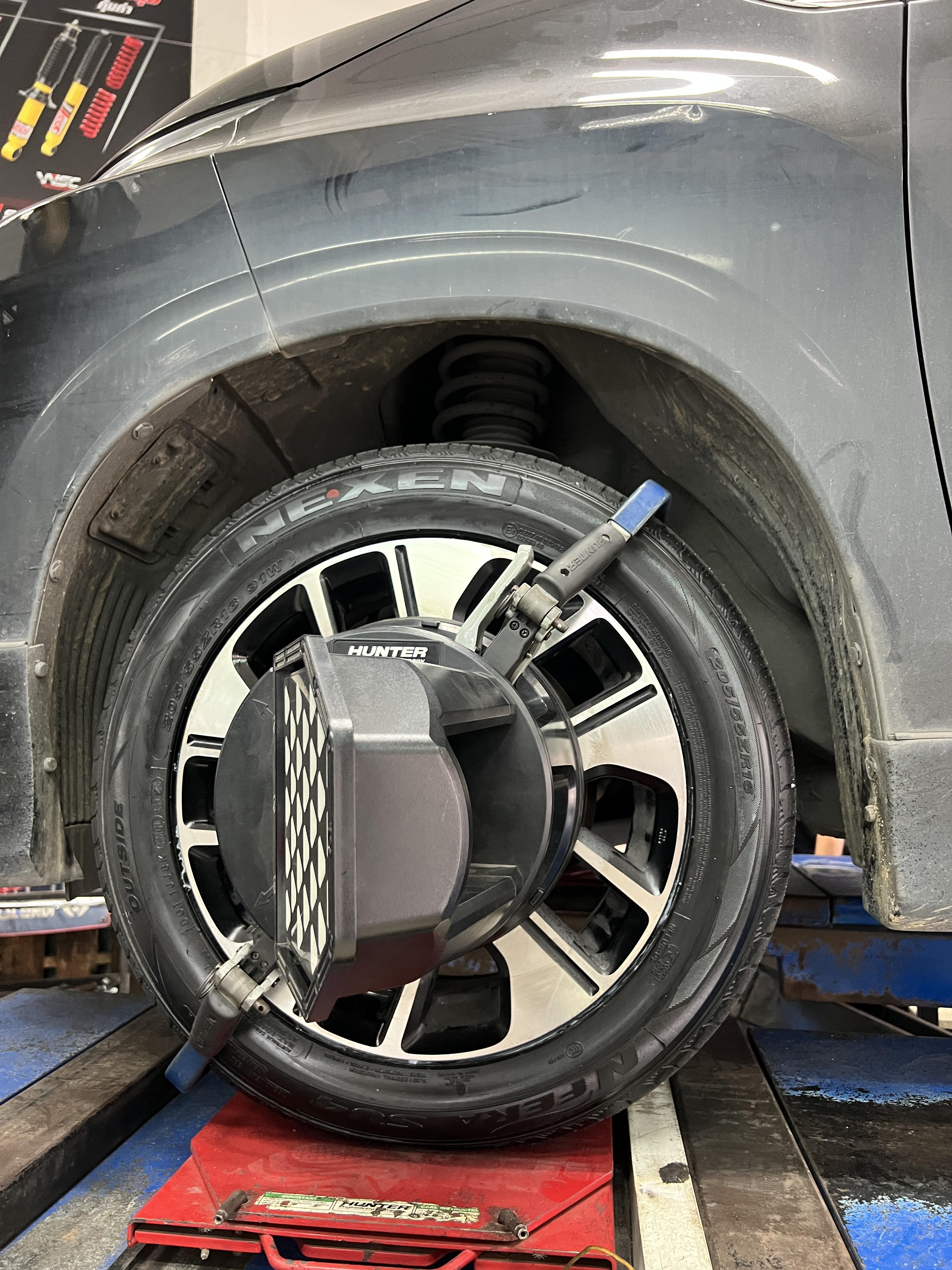 Mitsubishi xpander เปลี่ยนยางเน้นนุ่มนวล [+] Nexen nfera su4 205/55R16 มีประกันยาง 1 ปี หรือ 25,000 กม. 📌 สอบถามข้อมูลเพิ่มเติม หรือนัดหมายเข้ารับบริการ ☎️ : 08-6569-1915 ☎️ : 08-6544-5963 💬 Line id : @88rw 📍 Location : https://goo.gl/maps/HrNUAZXPN94KvxZ98 🌐 Facebook : https://www.facebook.com/88rwtire #nexentires #โช้คอัพ #ผ้าเบรก #ช่วงล่าง #ยางเจริญรุ่งเรือง #นนทบุรี #งามวงศ์วาน