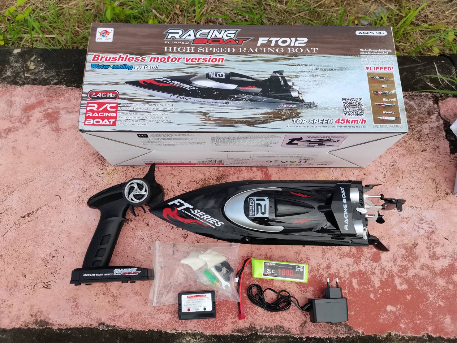 เรือบังคับวิทยุ FT012RACING BOAT 2.4GHZ ความเร็ว 45KM/H มอเตอร์ BRUSHLESS แบตเตอรี่ 11.1 1800MAH