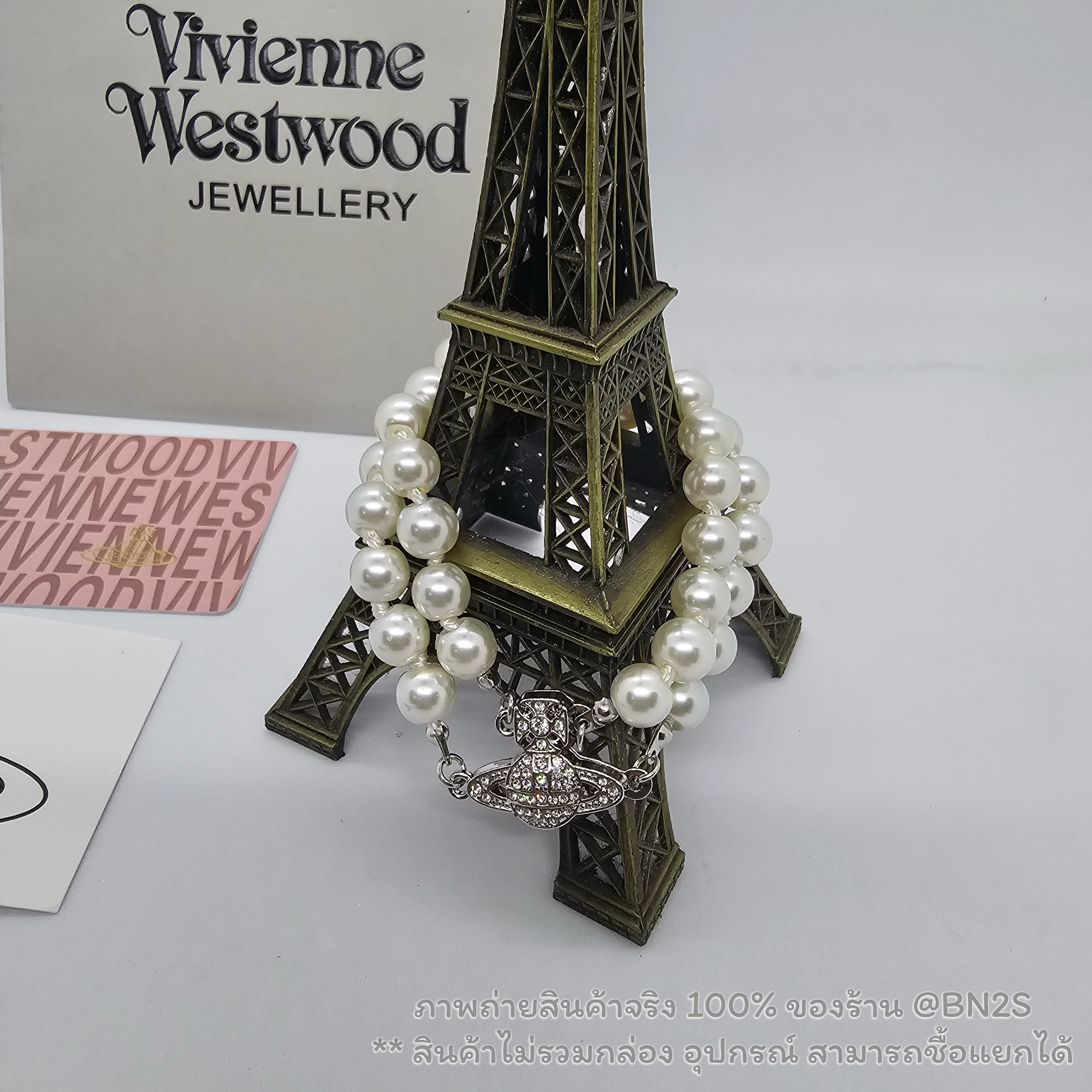 สีเงิน | Vivienne Westwood Graziella Pearl Bracelet สร้อยข้อมือไข่มุกวิเวียน อะไหล่เงิน ทอง งานประกบแม่เหล็ก ความยาว 19 ซม. ราคา 199฿ ไม่รวมอุปกรณ์