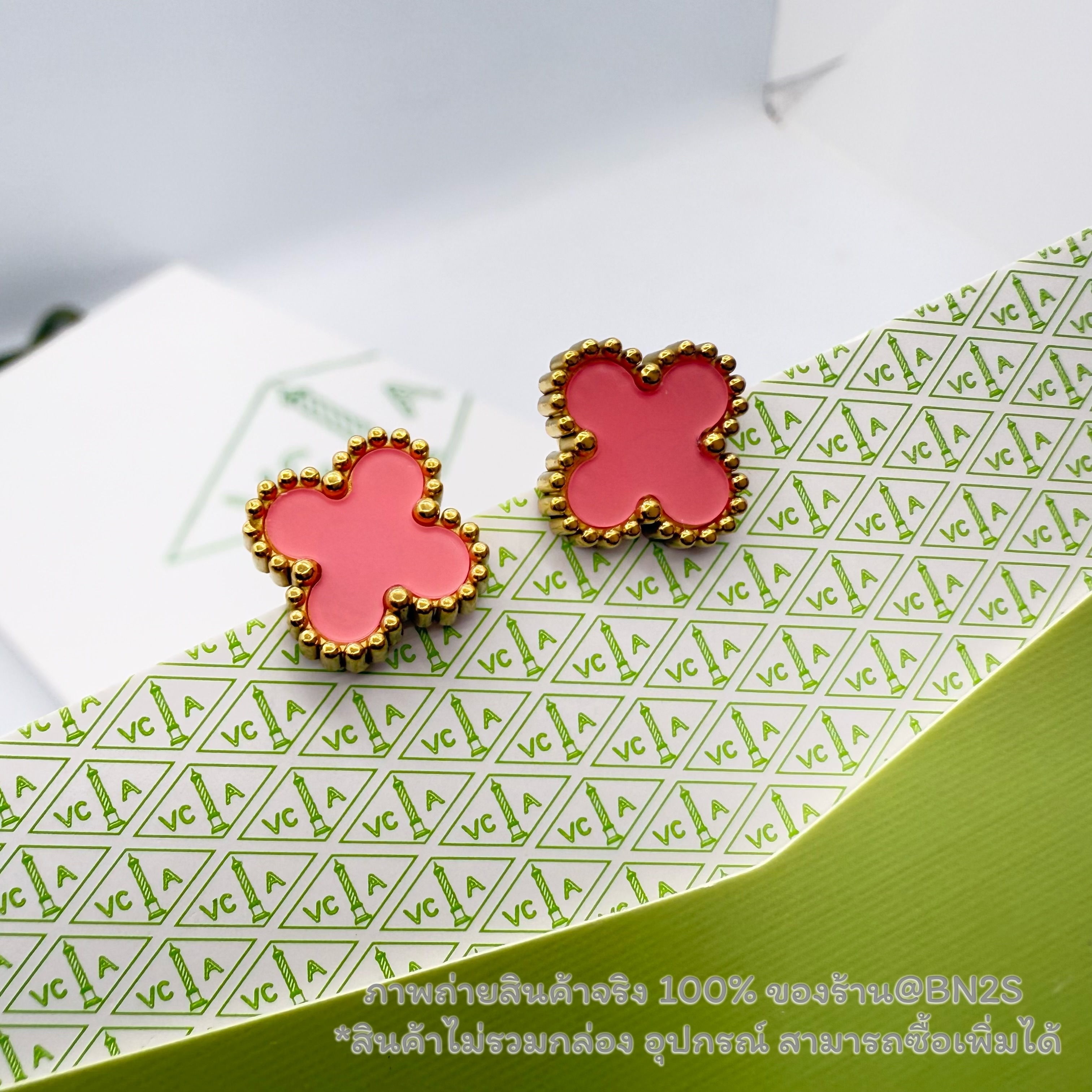 สีชมพู | V C & A Alhambra earrings ต่างหูรูปใบโคลเวอร์ สไตล์แวนคีฟ พร้อมส่ง 5 สี อะไหล่สีทอง งานสแตนเลส ไม่ดำ ก้านเเข็ง ไม่รวมกล่อง อุปกรณ์ ไม่ปั๊มแบรนด์