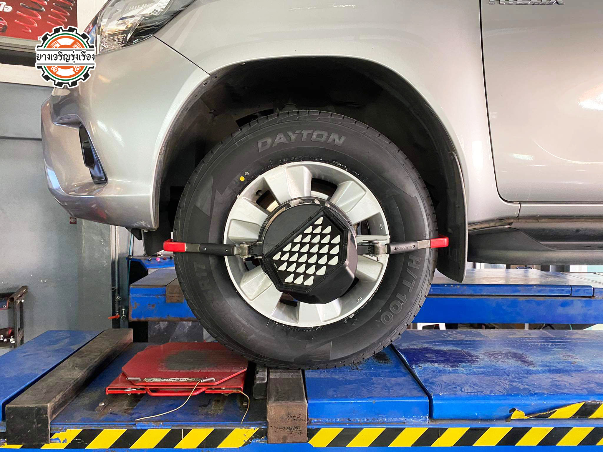 TOYOTA VIGO เข้ารับบริการเปลี่ยนยางรถยนต์ เลือกใช้งานยาง DAYTON H/T100 ของ Bridgestone ขนาด 265/65R17 ดอกยาง Performance หนึบเกาะถนน นุ่มนวล 𝙊𝙪𝙧 𝙎𝙚𝙧𝙫𝙞𝙘𝙚 🔧 ติดตั้งยางแบบไร้รอย 100% 🔧 ตั้งศูนย์ด้วยเครื่อง HUNTER นำเข้าจาก USA 🔧 ถ่วงความแม่นยำสูงระบบ DYNAMIC 🔧 ฟรี เติมลมไนโตรเจนตลอดอายุยางรถยนต์ 🔧 บริการสลับยางถ่วงล้อทุก 10,000km ----------------------------------- ☎️ โทร : 086-569-1915 บุ๊ก และทีมงาน ยินดีต้อนรับ
