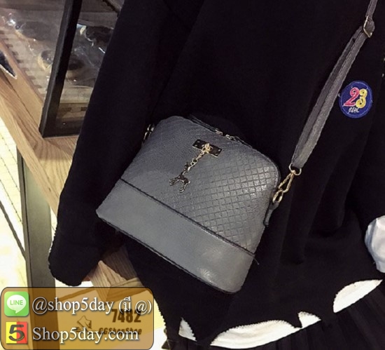 กระเป๋าสะพายหญิงลายทแยงมุม