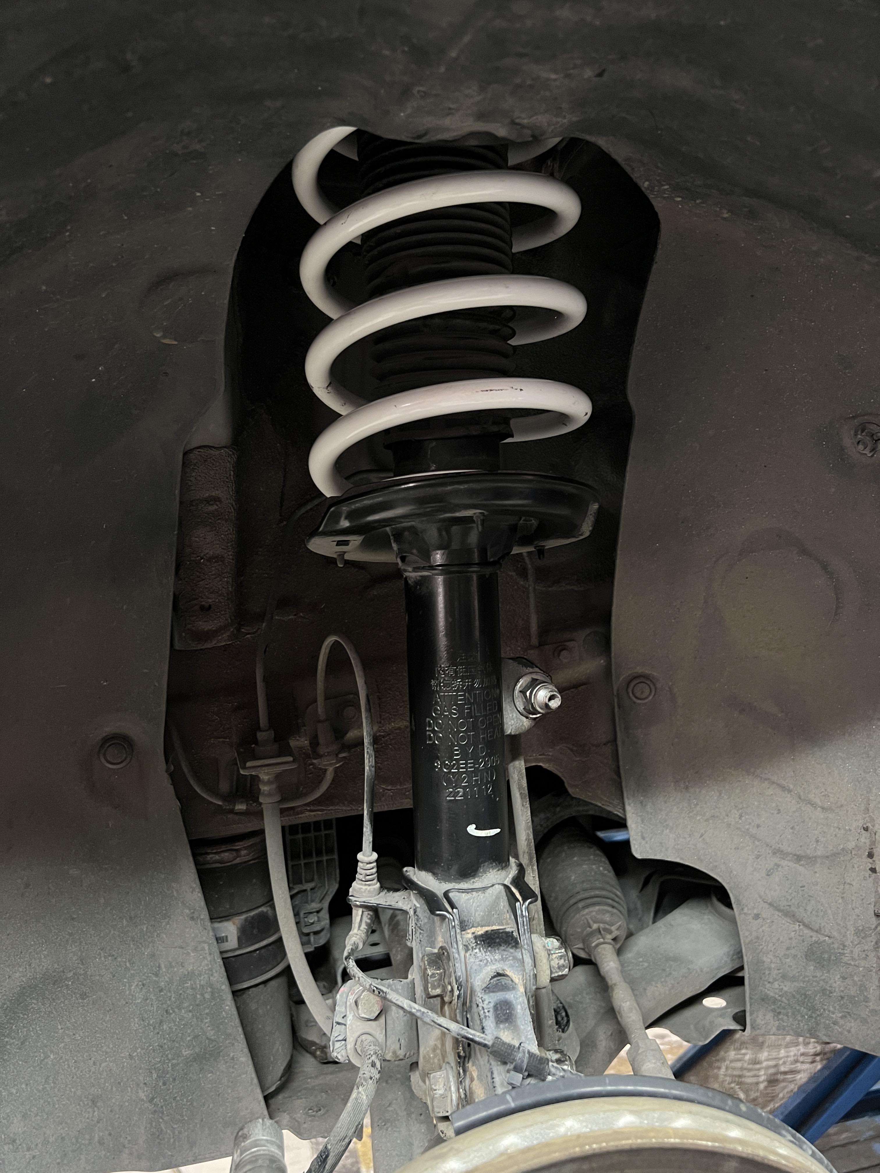 BYD ATTO3 อัพเกรดช่วงล่าง เพิ่มความนุ่มนวล ลดอาการเด้งส่าย [+] YSS SPRING COMFORT *นัดหมายก่อนเข้ารับบริการ เพื่อความรวดเร็วครับ 𝙊𝙪𝙧 𝙎𝙚𝙧𝙫𝙞𝙘𝙚 บริการทางร้านเรารับทำอะไรบ้าง 🔧 มียางรถยนต์ทุกยี่ห้อให้เลือกซื้อ 🔧 โช้คอัพ สปริง 🔧 เช็คช่วงล่าง แก้ปัญหาให้ตรงจุด 🔧 ติดตั้งยางแบบไร้รอย 100% 🔧 บริการสลับยาง ตามอายุ 🔧 บริการล้างลิ้นปีกผีเสื้อ 🔧 บริการเช็คระยะรถยนต์ 🔧 เปลี่ยนถ่ายของเหลวทั้งระบบ 🔧 ตั้งศูนย์ด้วยเครื่อง HUNTER นำเข้าจาก USA สอบถามข้อมูลเพิ่มเติม หรือนัดหมายเข้ารับบริการ ☎️ : 08-6569-1915 ☎️ : 08-6544-5963 Line id : @88rw Tiktok : https://www.tiktok.com/@88rwycrr Youtube : https://youtube.com/@88rw Facebook : https://www.facebook.com/88rwtire Location : https://goo.gl/maps/HrNUAZXPN94KvxZ98? #รถยนต์มีปัญหาไม่รู้ต้องแก้ตรงไหน ทางเรายินดี ตรวจหาปัญหาและหาวิธีแก้ บอกลูกค้าก่อนลงมือทำเสมอราคาเป็นธรรมไม่เอาเปรียบ สบายใจคุณลูกค้า ร้านยางเจริญรุ่งเรือง ยินดีต้อนรับครับ
