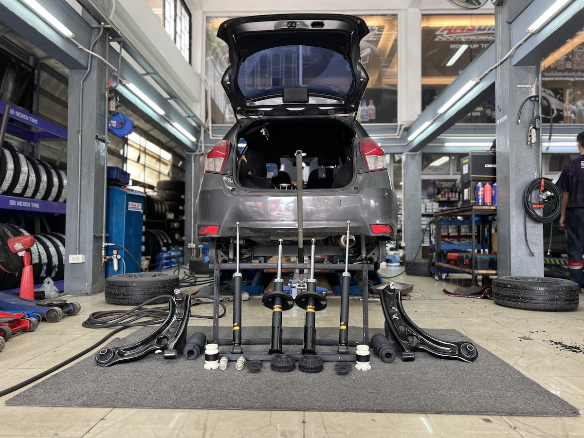 TOYOTA YARIS เข้ารับบริการเปลี่ยนโช้คอัพ ใช้งานประจำวัน พร้อมเปลี่ยนปีกนกล่าง ตรงรุ่น [+] MONROE OE SPECTRUM พร้อมอะไหล่ส่วนควบทั้งหมด [+] TRW ปีกนกล่างตรงรุ่น สอบถามข้อมูลเพิ่มเติม หรือนัดหมายเข้ารับบริการ ☎️ : 08-6569-1915 ☎️ : 08-6544-5963 Line id : @88rw Facebook : https://www.facebook.com/88rwtire Location : https://goo.gl/maps/HrNUAZXPN94KvxZ98 #monroe #trwปีกนกล่าง #ยางรถยนต์ #ช่วงล่างรถยนต์ #โช้คอัพรถยนต์