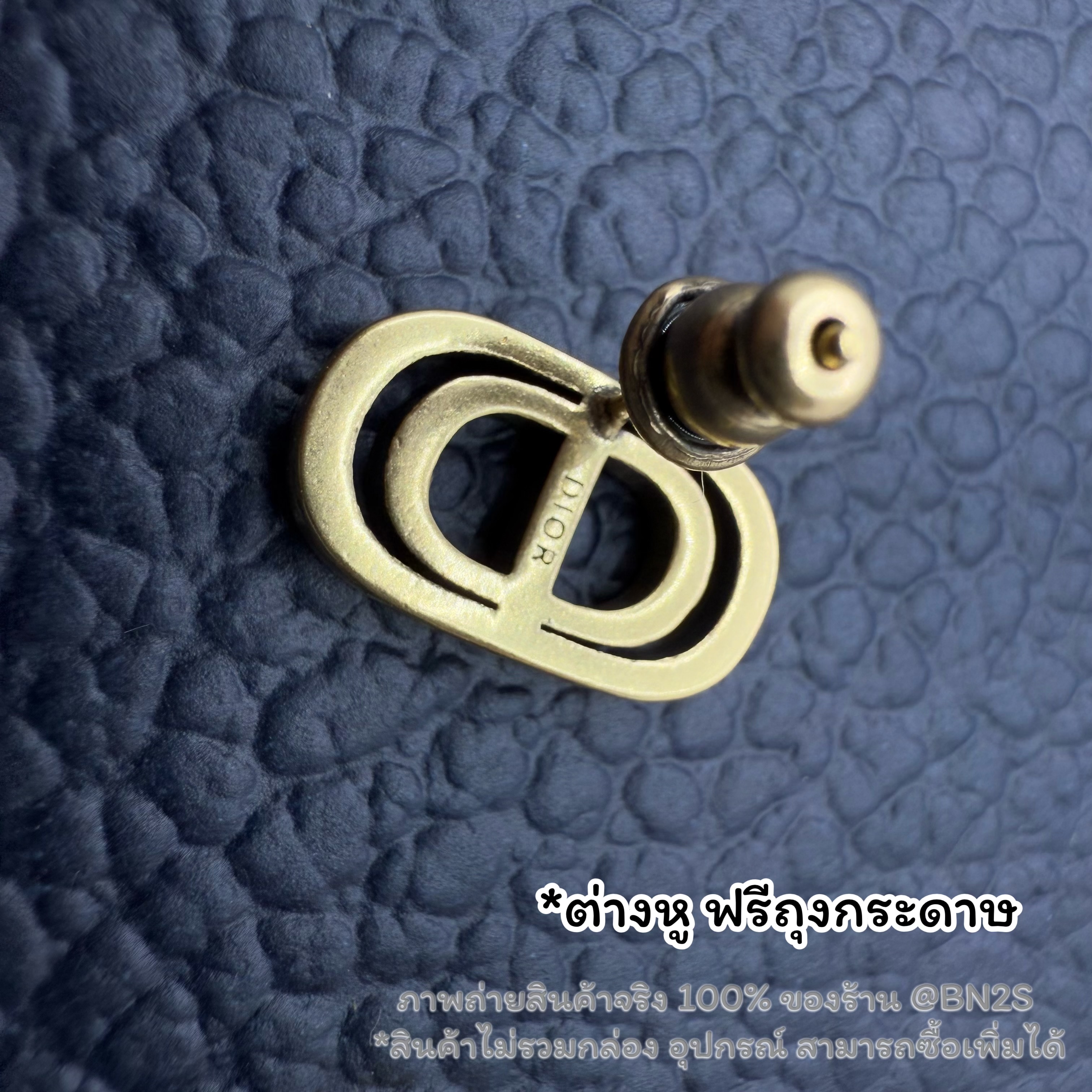 New Dio(r) CD STUD EARRINGS ต่างหูสตั๊ด CD อะไหล่ทองรมดำ แนววินเทจ พร้อมส่ง ปั๊มแบรนด์ 1:1 ใส่ทน ใส่นาน พร้อมส่งในไทย ไม่รวมกล่อง อุปกรณ์ ฟรีถุงกระดาษ