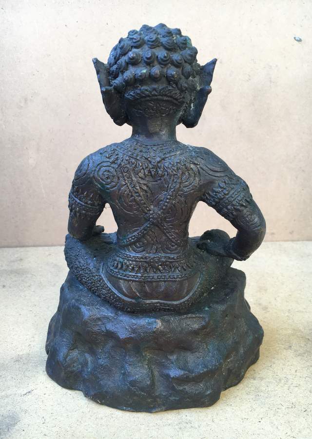 พระพิราพ รุ่นแรก หลวงปู่กาหลงเขี้ยวแก้ว วัดเขาแหลม จ.สระแก้ว จัดสร้างปี ๒๕๕๐ เนื้อสัมฤทธิ์โบราณ ขนาดหน้าตัก ๕ นิ้ว ใต้ฐานโรยผงแร่ ฝังตะกรุด อุดผงพระพิราพ หมายเลข ๖๑๒