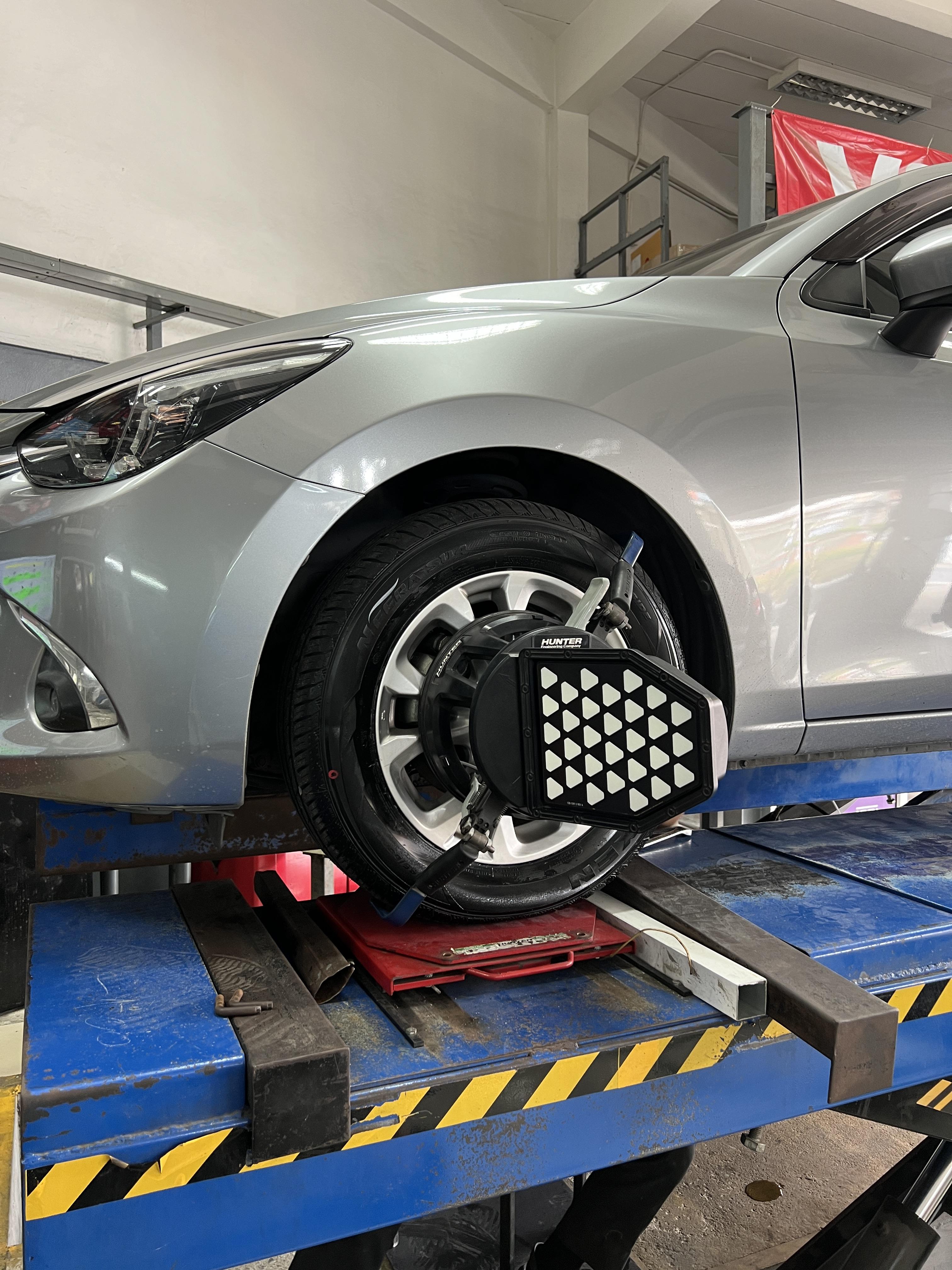 MAZDA 2 SKYACTIVE เปลี่ยนยางรถยนต์ ใช้งาน ประจำวัน [+] MAZDA 2 skayctive 185/65R15 *เฉาพาะ NEXEN Pirelli ประกันยาง 1 ปี หรือ 25,000 กม. บาด บวม เบียด แตก ระเบิด เปลี่ยนเส้นใหม่ ครับ *นัดหมายก่อนเข้ารับบริการ เพื่อความรวดเร็วครับ 𝙊𝙪𝙧 𝙎𝙚𝙧𝙫𝙞𝙘𝙚 บริการทางร้านเรารับทำอะไรบ้าง 🔧 มียางรถยนต์ทุกยี่ห้อให้เลือกซื้อ 🔧 โช้คอัพ สปริง 🔧 เช็คช่วงล่าง แก้ปัญหาให้ตรงจุด 🔧 ติดตั้งยางแบบไร้รอย 100% 🔧 บริการสลับยาง ตามอายุ 🔧 บริการล้างลิ้นปีกผีเสื้อ 🔧 บริการเช็คระยะรถยนต์ 🔧 เปลี่ยนถ่ายของเหลวทั้งระบบ 🔧 ตั้งศูนย์ด้วยเครื่อง HUNTER นำเข้าจาก USA สอบถามข้อมูลเพิ่มเติม หรือนัดหมายเข้ารับบริการ ☎️ : 08-6569-1915 ☎️ : 08-6544-5963 Line id : @88rw Tiktok : https://www.tiktok.com/@88rwycrr Youtube : https://youtube.com/@88rw Facebook : https://www.facebook.com/88rwtire Location : https://goo.gl/maps/HrNUAZXPN94KvxZ98? #รถยนต์มีปัญหาไม่รู้ต้องแก้ตรงไหน ทางเรายินดี ตรวจหาปัญหาและหาวิธีแก้ บอกลูกค้าก่อนลงมือทำเสมอราคาเป็นธรรมไม่