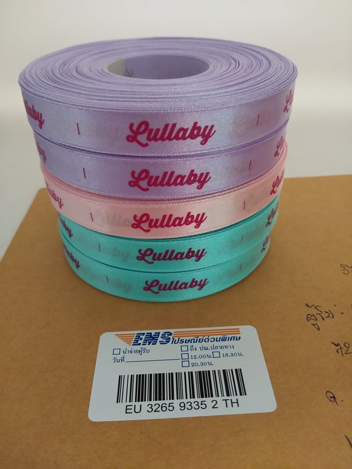 ป้ายคอเสื้อ เนื้อริบบิ้นซาติน 1.3 ซม. ริบบิ้นคละสี พิมพ์ชมพู 5 ม้วน
