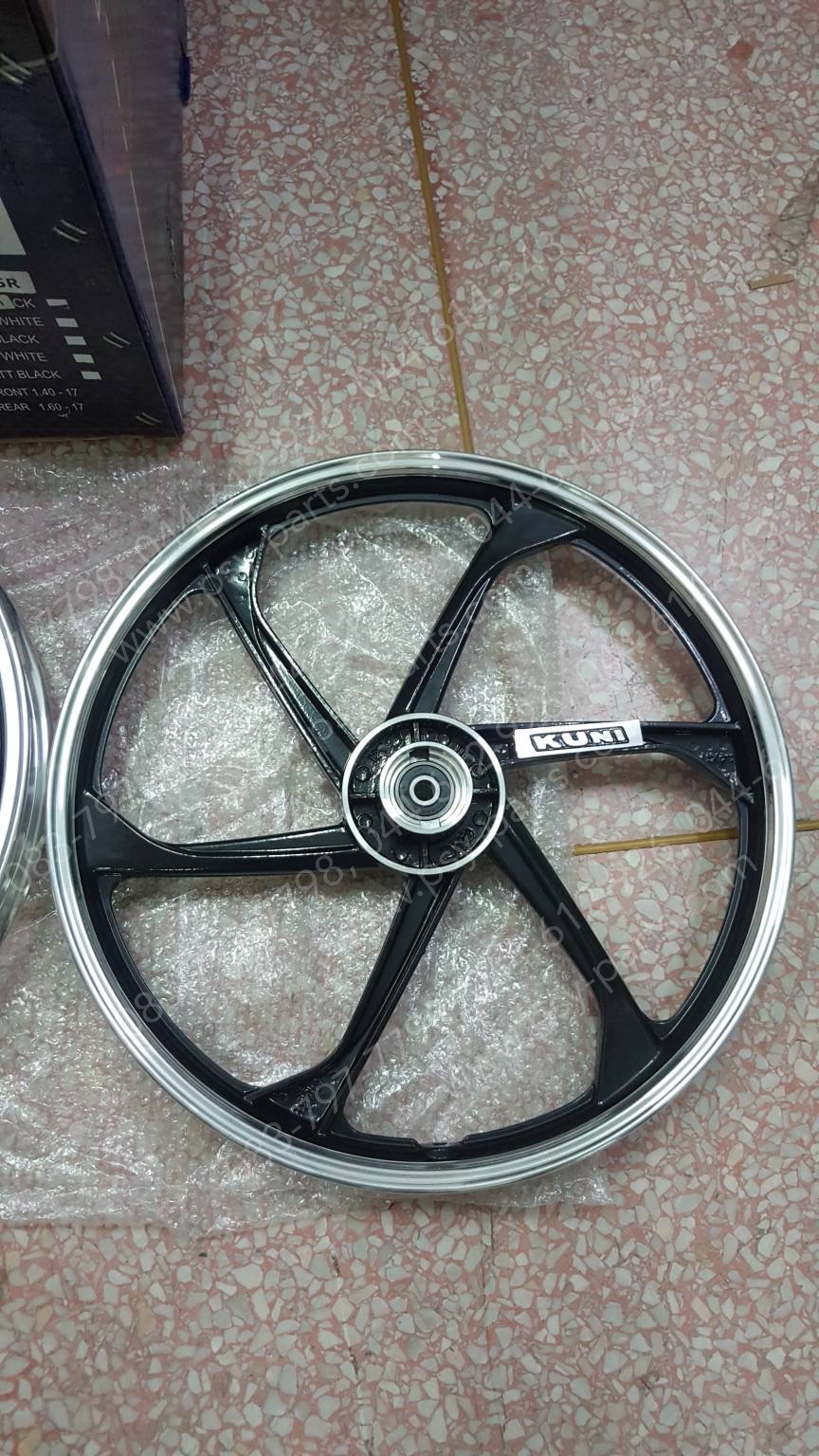 ล้อแม็กคู่ WAVE 125 ดิสก์เบรค (ขอบ 17) สีดำปัดขอบ (จานดิสก์โค้ง 4 รู)