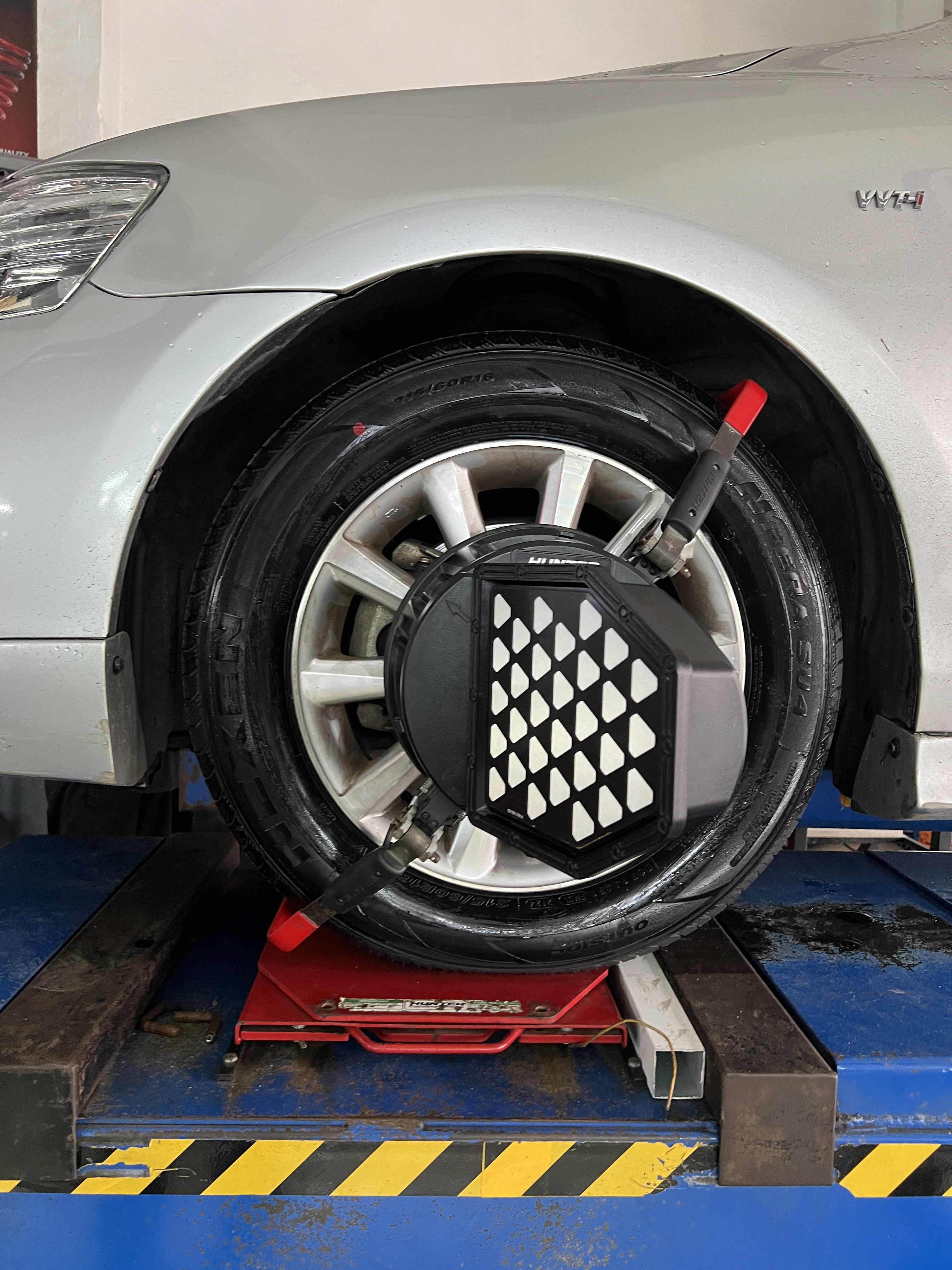 TOYOTA CAMRY ACV40 เปลี่ยนยางรถยนต์ใช้งานประจำวัน [+] NEXEN SU4 215/60R16 *เฉาพาะ NEXEN ประกันยาง 1 ปี หรือ 25,000 กม. บาด บวม เบียด แตก ระเบิด เปลี่ยนเส้นใหม่ ครับ 𝙊𝙪𝙧 𝙎𝙚𝙧𝙫𝙞𝙘𝙚 บริการทางร้านเรารับทำอะไรบ้าง 🔧 มียางรถยนต์ทุกยี่ห้อให้เลือกซื้อ 🔧 โช้คอัพ สปริง 🔧 เช็คช่วงล่าง แก้ปัญหาให้ตรงจุด 🔧 ติดตั้งยางแบบไร้รอย 100% 🔧 บริการสลับยาง ตามอายุ 🔧 บริการล้างลิ้นปีกผีเสื้อ 🔧 บริการเช็คระยะรถยนต์ 🔧 เปลี่ยนถ่ายของเหลวทั้งระบบ 🔧 ตั้งศูนย์ด้วยเครื่อง HUNTER นำเข้าจาก USA สอบถามข้อมูลเพิ่มเติม หรือนัดหมายเข้ารับบริการ ☎️ : 08-6569-1915 ☎️ : 08-6544-5963 Line id : @88rw Tiktok : https://www.tiktok.com/@88rwycrr Youtube : https://youtube.com/@88rw Facebook : https://www.facebook.com/88rwtire Location : https://goo.gl/maps/HrNUAZXPN94KvxZ98?coh=178573&entry=tt #รถยนต์มีปัญหาไม่รู้ต้องแก้ตรงไหน ทางเรายินดี ตรวจหาปัญหาและหาวิธีแก้ บอกลูกค้าก่อนลงมือทำเสมอราคาเป็นธรรมไม่เอาเปรียบ สบายใจคุณลูกค้า ร้านยางเจริญรุ่งเรือง ยินดีต้อนรับครับ