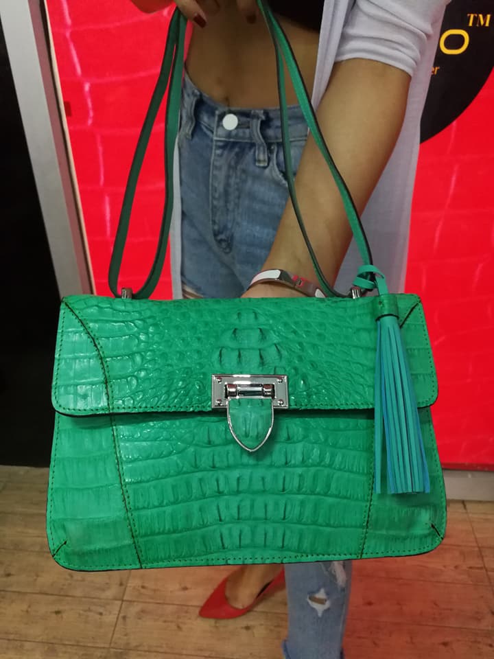 กระเป๋าสะพายหนังจระเข้แท้ สีเขียว รหัส CRW1217H-02-GR1