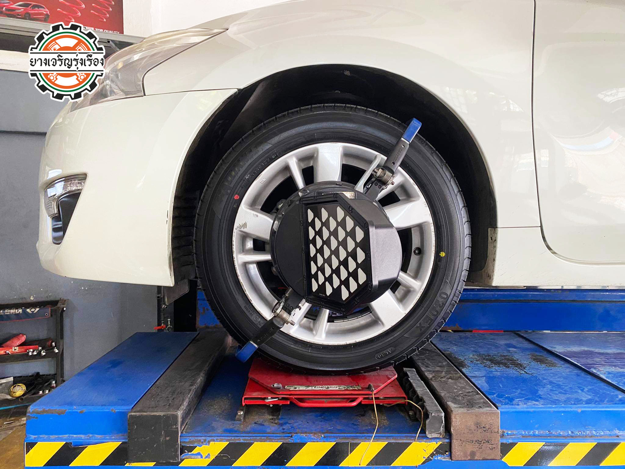 NISSAN TEANA ต้องการเปลี่ยนโช๊คอัพชุดใหม่เลือกใช้งานโช๊คอัพ Monroe oe spectrum นุ่มหนึบ พร้อมบริการติดตั้ง set up ตั้งศูนย์แมชชิ่ง ครบจบที่เดียว [+] Monroe oe spectrum หน้า-หลัง [+] ALLIANCE BY YOKOHAMA 030Ex 98W ขนาด 215/55R17 𝙊𝙪𝙧 𝙎𝙚𝙧𝙫𝙞𝙘𝙚 บริการทางร้านเรารับทำอะไรบ้าง 🔧 ติดตั้งยางแบบไร้รอย 100% 🔧 บริการสลับยาง ตามอายุ 🔧 มียางรถยนต์ทุกยี่ห้อให้เลือกซื้อ 🔧 เช็คช่วงล่าง แก้ปัญหาให้ตรงจุด 🔧 บริการล้างลิ้นปีกผีเสื้อ 🔧 บริการเช็คระยะรถยนต์ 🔧 เปลี่ยนถ่ายของเหลวทั้งระบบ 🔧 ตั้งศูนย์ด้วยเครื่อง HUNTER นำเข้าจาก USA สอบถามข้อมูลเพิ่มเติม หรือนัดหมายเข้ารับบริการ Tel : 08-6569-1915 Tel : 08-6544-5963 Line id : @88rw Tiktok : https://www.tiktok.com/@88rwycrr Youtube : https://youtube.com/@88rw Facebook : https://www.facebook.com/88rwtire Location : https://goo.gl/maps/HrNUAZXPN94KvxZ98?coh=178573&entry=tt #รถยนต์มีปัญหาไม่รู้ต้องแก้ตรงไหน ทางเรายินดี ตรวจหาปัญหาและหาวิธีแก้ บอกลูกค้าก่อนลงมือทำเสมอราคาเป็นธรรมไม่เอาเปรียบ สบายใจคุณลูกค้า ---------------------------------- ดูแลให้คำปรึกษาทุกปัญหาคาใจ ไม่ทิ้งลูกค้า มีบริการหลังการขาย 【ให้ผู้เชี่ยวชาญของเรา ดูแลรถคุณ】 ร้านยางเจริญรุ่งเรือง ยินดีต้อนรับครับ ---------------------------------- #โช๊คอัพรถยนต์ #monroe #yss #kayaba #profender #ร้านยางเจริญรุ่งเรือง #นนทบุรี #งามวงศ์วาน #amsfix #บริการช่วงล่างรถยนต์ #ซ่อมบำรุงช่วงล่าง #เซทอัพโช๊คอัพรถยนต์