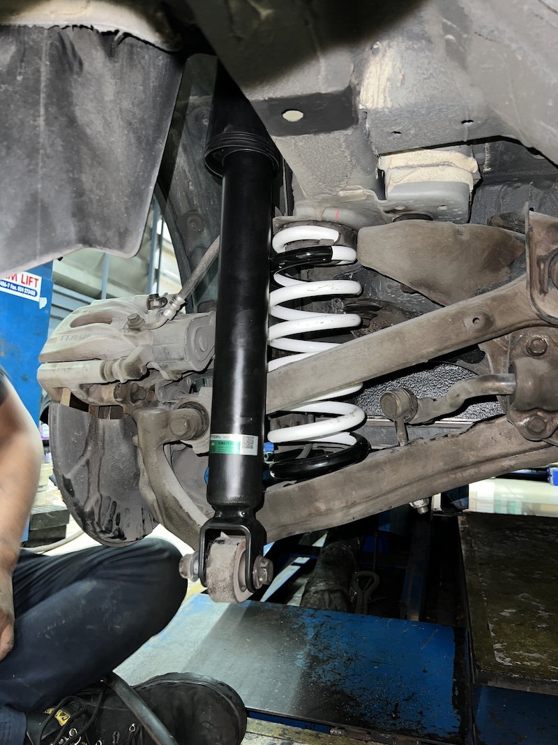 BYD ATTO3 ติดตั้งโช้คอัพ Tein EnduraPro Basic คู่กับ สปริง YSS Comfort (ความสูงเดิม) สิ่งที่จะได้รับหลังจากติดตั้ง: นุ่มนวลแบบมีเทคโนโลยี: โช้คอัพ Tein EnduraPro Basic พร้อมเทคโนโลยี H.B.S. ช่วยดูดซับแรงกระแทก ลดอาการกระดอน ลดอาการโคลงเคลง: สปริง YSS Comfort Series ถูกออกแบบมาเพื่อ บาลานซ์น้ำหนักแบตเตอรี่ ช่วยลดอาการโยนตัวของรถได้อย่างมีประสิทธิภาพ ฟีลลิ่งขับสบาย: การผสมผสานของสองแบรนด์ดังที่ให้ความหนึบแน่นแต่ยังคงความสบายในการขับขี่ คุณภาพพรีเมียม: ติดตั้งตรงรุ่น ไม่ต้องดัดแปลง พร้อมบริการตั้งศูนย์อย่างมืออาชีพ เหมาะสำหรับใคร? เจ้าของ ATTO 3 ที่ต้องการแก้ไขปัญหาช่วงล่างนุ่มยวบยาบ ผู้ที่ต้องการความมั่นคง ปลอดภัยยิ่งขึ้น โดยยังคงความสูงมาตรฐานไว้ 👉 เปลี่ยนรถ EV ของคุณให้ขับขี่สบายและมั่นใจกว่าเดิม! นัดหมายเข้ารับบริการได้เลยครับ 📌 สอบถามข้อมูลเพิ่มเติม หรือนัดหมายเข้ารับบริการ ☎️ : 08-6569-1915 ☎️ : 08-6544-5963 💬 Line id : @88rw 📍 Location : https://goo.gl/maps/HrNUAZXPN94KvxZ98 🌐 Facebook : https://www.facebook.com/88rwtire #BYD #ATTO3 #รถEV #Tein #EnduraPro #YSS #โช้คอัพ #ช่วงล่าง #ยางเจริญรุ่งเรือง #นนทบุรี #งามวงศ์วาน #ช่วงล่างรถยนต์