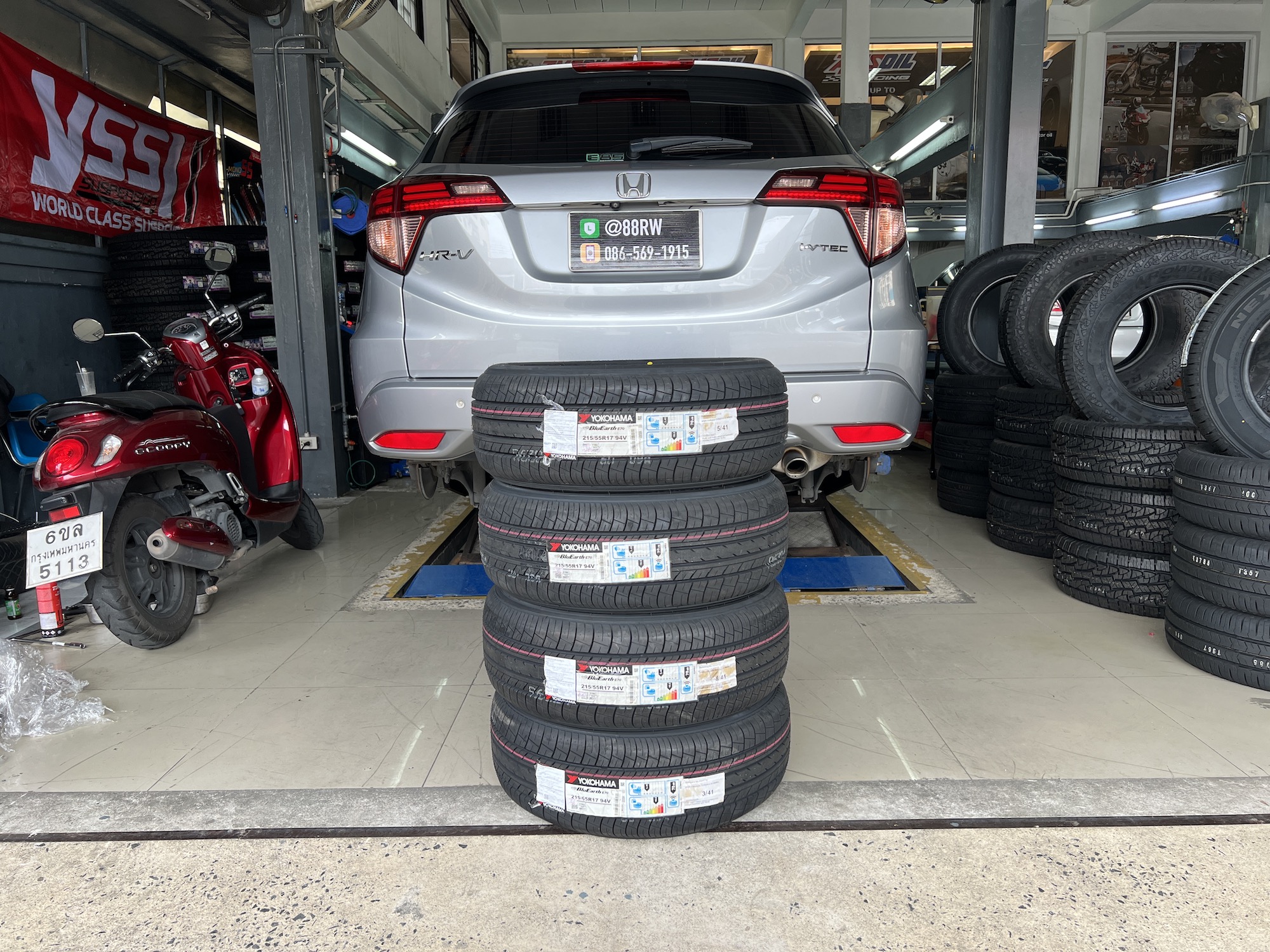 HONDA HRV เข้ารับบริการเปลี่ยนยางรถยนต์ใช้งานประจำวัน [+] YOKOHAMA BLUE EARTH E70 215/55R17 *นัดหมายก่อนเข้ารับบริการ เพื่อความรวดเร็วครับ 𝙊𝙪𝙧 𝙎𝙚𝙧𝙫𝙞𝙘𝙚 บริการทางร้านเรารับทำอะไรบ้าง 🔧 มียางรถยนต์ทุกยี่ห้อให้เลือกซื้อ 🔧 โช้คอัพ สปริง 🔧 เช็คช่วงล่าง แก้ปัญหาให้ตรงจุด 🔧 ติดตั้งยางแบบไร้รอย 100% 🔧 บริการสลับยาง ตามอายุ 🔧 บริการล้างลิ้นปีกผีเสื้อ 🔧 บริการเช็คระยะรถยนต์ 🔧 เปลี่ยนถ่ายของเหลวทั้งระบบ 🔧 ตั้งศูนย์ด้วยเครื่อง HUNTER นำเข้าจาก USA สอบถามข้อมูลเพิ่มเติม หรือนัดหมายเข้ารับบริการ ☎️ : 08-6569-1915 ☎️ : 08-6544-5963 Line id : @88rw Tiktok : https://www.tiktok.com/@88rwycrr Youtube : https://youtube.com/@88rw Facebook : https://www.facebook.com/88rwtire Location : https://goo.gl/maps/HrNUAZXPN94KvxZ98? #รถยนต์มีปัญหาไม่รู้ต้องแก้ตรงไหน ทางเรายินดี ตรวจหาปัญหาและหาวิธีแก้ บอกลูกค้าก่อนลงมือทำเสมอราคาเป็นธรรมไม่เอาเปรียบ สบายใจคุณลูกค้า ร้านยางเจริญรุ่งเรือง ยินดีต้อนรับครับ