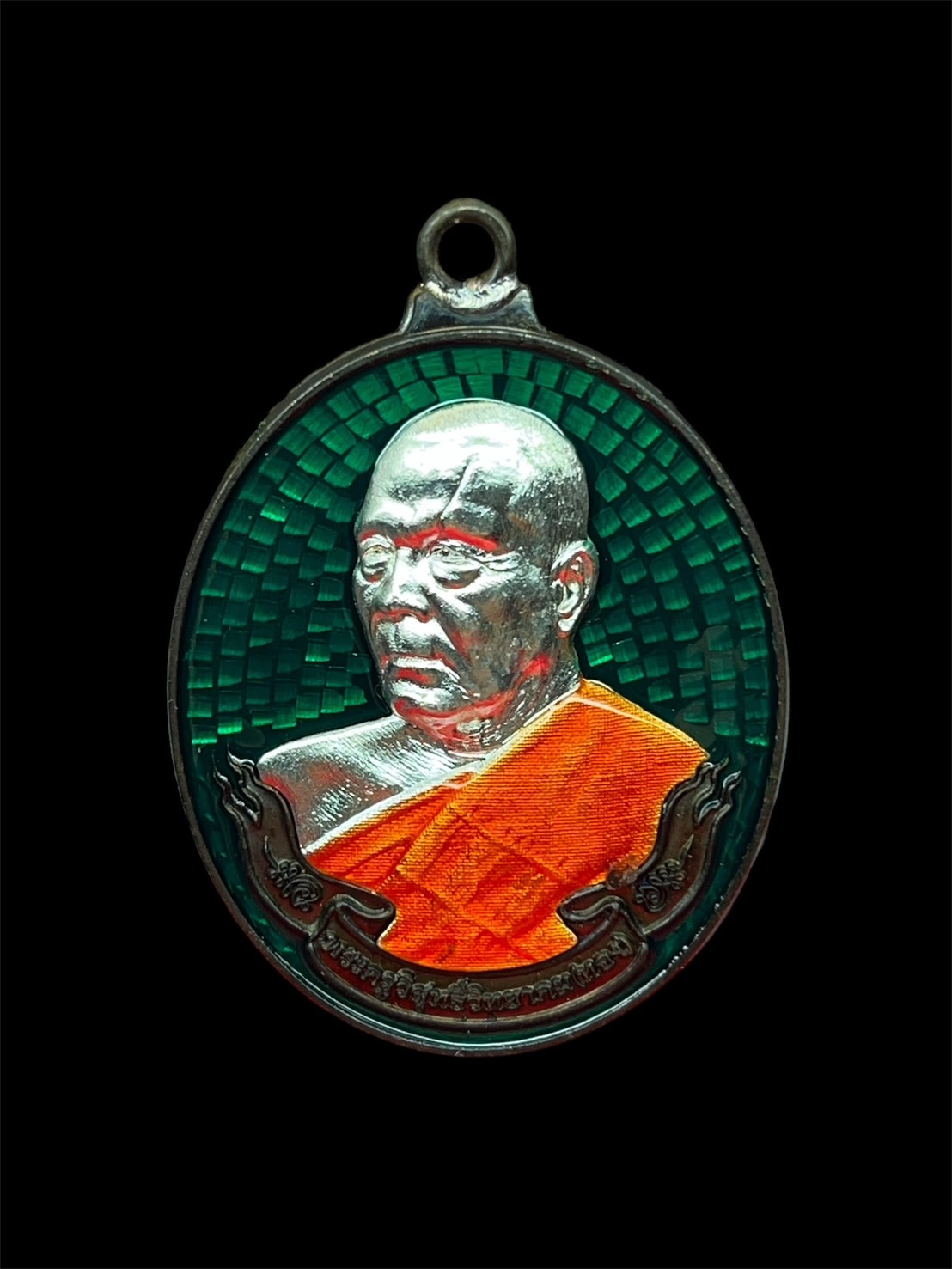 เหรียญห่วงเชื่อม พิมพ์หันข้าง หลวงพ่อทอง วัดบ้านไร่ รุ่นทองปาฏิหาริย์ จัดสร้างปี 2565 เนื้อทองแดงรมดำ ลงยาสีเขียว หน้ากากชุบเงิน หมายเลข 726