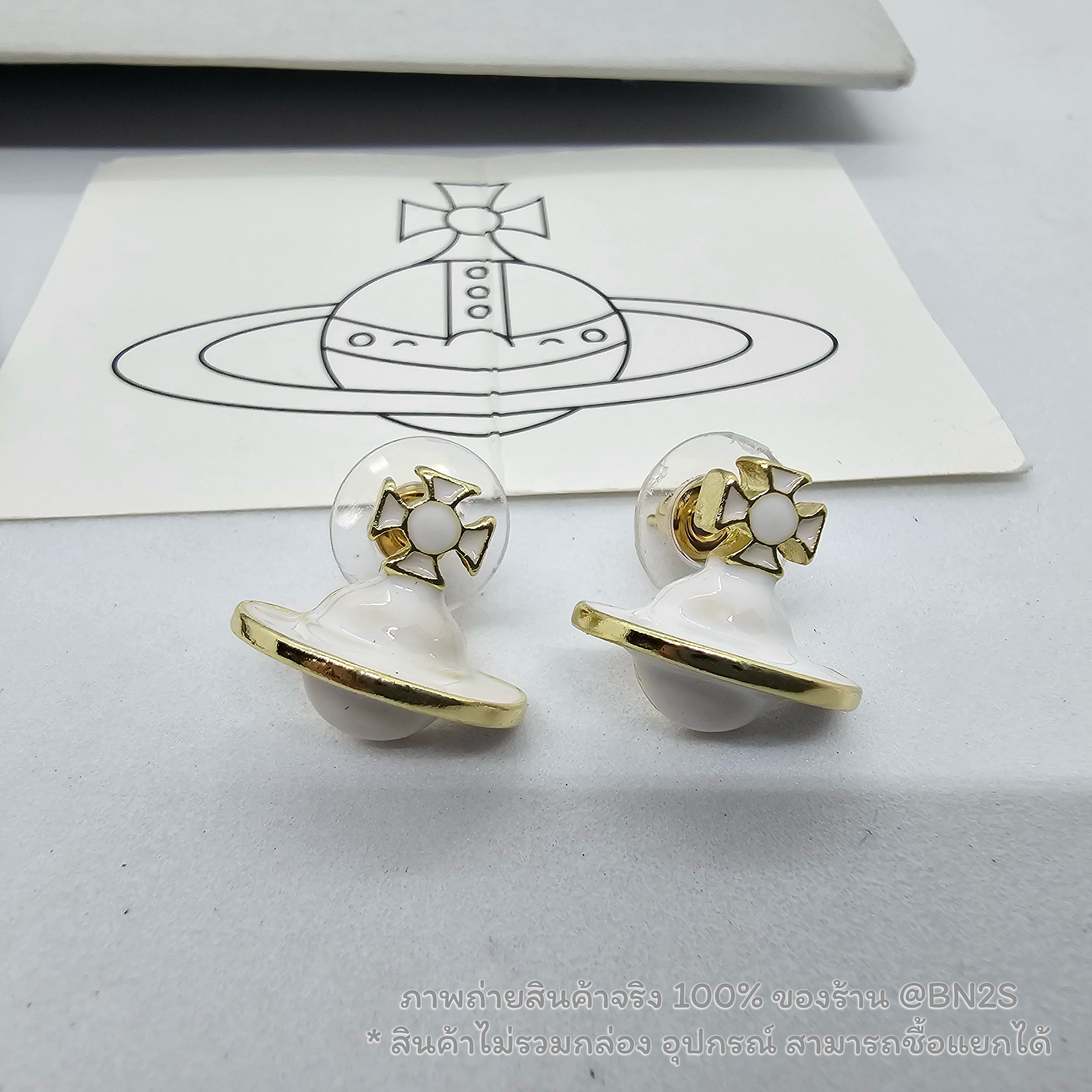 สีขาว | Vivienne Westwood Dripping Earrings ต่างหูวิเวียน เวสวุ๊ด จี้ดาวเสาร์ลงสี ชมพู สีจาว งานสวย สไตล์มินิมอล พร้อมส่งในไทย