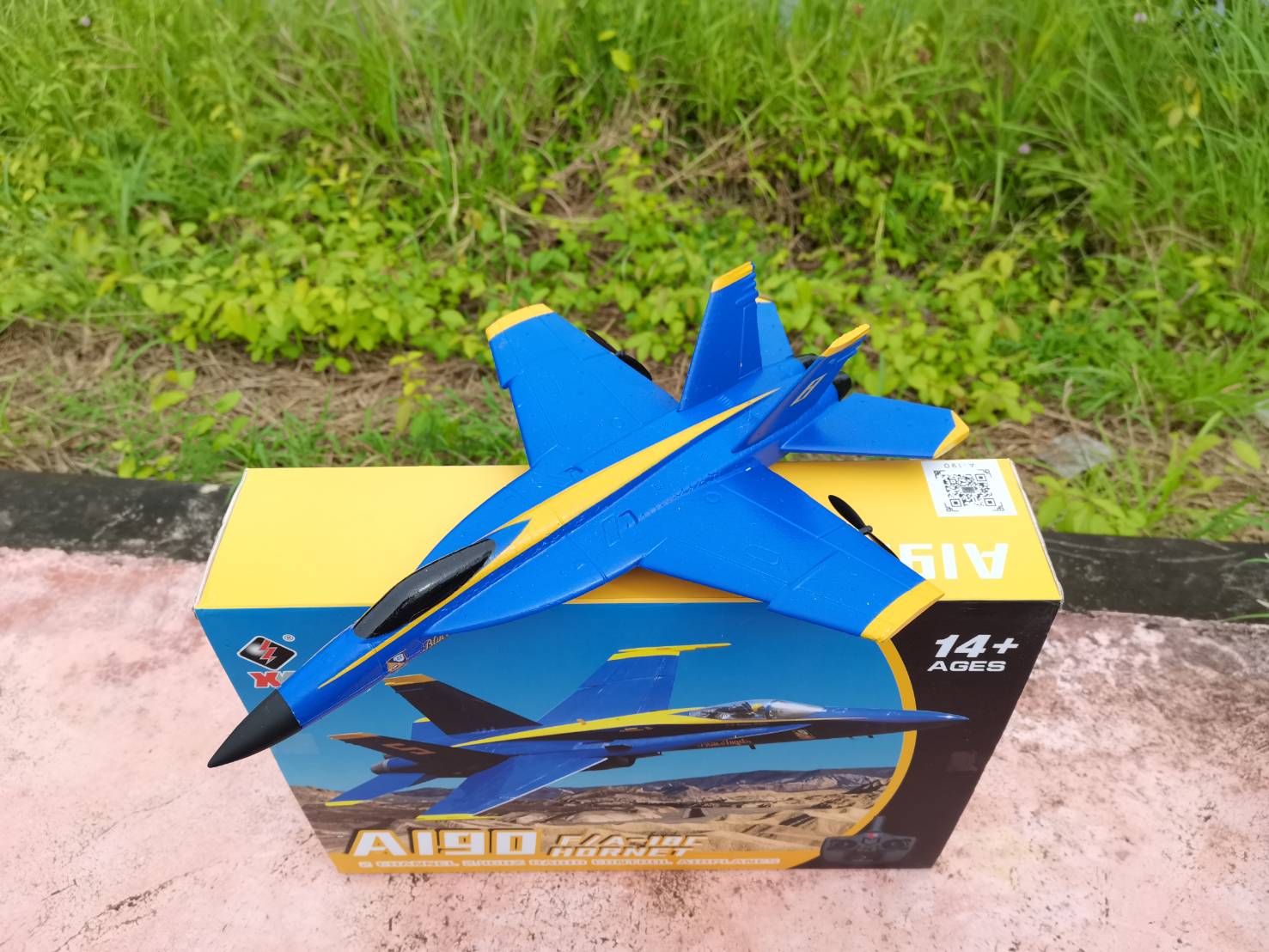 WLtoys XK A190 F-18 เครื่องบิน RC F/A-18C Hornet 2.ช่อง ชุดพร้อมเล่น มีระบบใจโรควบคุม 6 แกน