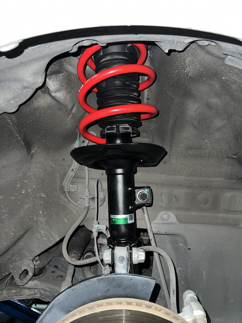 Toyota Altis NRE ติดตั้งโช้คอัพ Tein EnduraPro Basic พร้อมอะไหล่ส่วนควบใหม่ทั้งหมด สิ่งที่จะได้รับหลังจากติดตั้ง: ฟีลลิ่งหนึบแน่นสไตล์ญี่ปุ่น: โช้คอัพ Tein EnduraPro Basic ให้ความหนึบแน่นที่เหนือกว่าโช้คเดิม แต่ยังคงความนุ่มนวลไว้ เทคโนโลยี H.B.S.: ช่วยดูดซับแรงกระแทกในจังหวะยุบตัวสุด ลดอาการกระดอนเมื่อเจอหลุมหรือคอสะพาน คุณภาพมาตรฐาน OEM: ผลิตจากวัสดุคุณภาพสูง ทนทาน และติดตั้งแทนของเดิมได้ทันที ไม่ต้องดัดแปลง ความมั่นคงที่เพิ่มขึ้น: รถทรงตัวได้นิ่งขึ้น เข้าโค้งมั่นใจ ลดอาการโคลงเคลง เหมาะสำหรับใคร? เจ้าของ Altis รุ่นใหม่ที่ต้องการความหนึบและมั่นคงในการขับขี่ประจำวัน ผู้ที่ต้องการอัปเกรดความทนทานและความปลอดภัยของช่วงล่าง โดยไม่ต้องการโหลดเตี้ย 👉 สำหรับเจ้าของ Altis ที่อยากได้ฟีลลิ่งขับขี่ที่มั่นใจกว่าเดิม Tein EnduraPro Basic คือคำตอบ! 📌 สอบถามข้อมูลเพิ่มเติม หรือนัดหมายเข้ารับบริการ ☎️ : 08-6569-1915 ☎️ : 08-6544-5963 💬 Line id : @88rw 📍 Location : https://goo.gl/maps/HrNUAZXPN94KvxZ98 🌐 Facebook : https://www.facebook.com/88rwtire #Toyota #Altis #Altis2020 #Tein #EnduraPro #โช้คอัพ #ช่วงล่าง #ยางเจริญรุ่งเรือง #นนทบุรี #งามวงศ์วาน