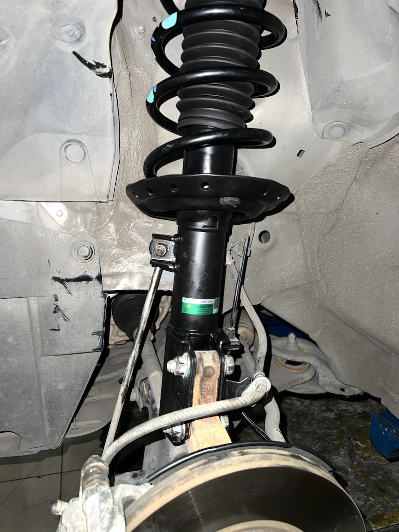 honda city ติดตั้งโช้คอัพ Tein EnduraPro Basic พร้อมอะไหล่ส่วนควบใหม่ทั้งหมด สิ่งที่จะได้รับหลังจากติดตั้ง: ฟีลลิ่งหนึบแน่นสไตล์ญี่ปุ่น: โช้คอัพ Tein EnduraPro Basic ให้ความหนึบแน่นที่เหนือกว่าโช้คเดิม แต่ยังคงความนุ่มนวลไว้ เทคโนโลยี H.B.S.: ช่วยดูดซับแรงกระแทกในจังหวะยุบตัวสุด ลดอาการกระดอนเมื่อเจอหลุมหรือคอสะพาน คุณภาพมาตรฐาน OEM: ผลิตจากวัสดุคุณภาพสูง ทนทาน และติดตั้งแทนของเดิมได้ทันที ไม่ต้องดัดแปลง ความมั่นคงที่เพิ่มขึ้น: รถทรงตัวได้นิ่งขึ้น เข้าโค้งมั่นใจ ลดอาการโคลงเคลง เหมาะสำหรับใคร? เจ้าของ City 2016 ที่ต้องการความหนึบและมั่นคงในการขับขี่ประจำวัน ผู้ที่ต้องการอัปเกรดความทนทานและความปลอดภัยของช่วงล่าง โดยไม่ต้องการโหลดเตี้ย 👉 สำหรับเจ้าของ City ที่อยากได้ฟีลลิ่งขับขี่ที่มั่นใจกว่าเดิม Tein EnduraPro Basic คือคำตอบ! 📌 สอบถามข้อมูลเพิ่มเติม หรือนัดหมายเข้ารับบริการ ☎️ : 08-6569-1915 ☎️ : 08-6544-5963 💬 Line id : @88rw 📍 Location : https://goo.gl/maps/HrNUAZXPN94KvxZ98 🌐 Facebook : https://www.facebook.com/88rwtire #Honda #City #City2016 #Tein #EnduraPro #โช้คอัพ #ช่วงล่าง #ยางเจริญรุ่งเรือง #นนทบุรี #งามวงศ์วาน #ยางรถยนต์นนทบุรี #ช่วงล่างรถยนต์ #โช้คอัพรถยนต์