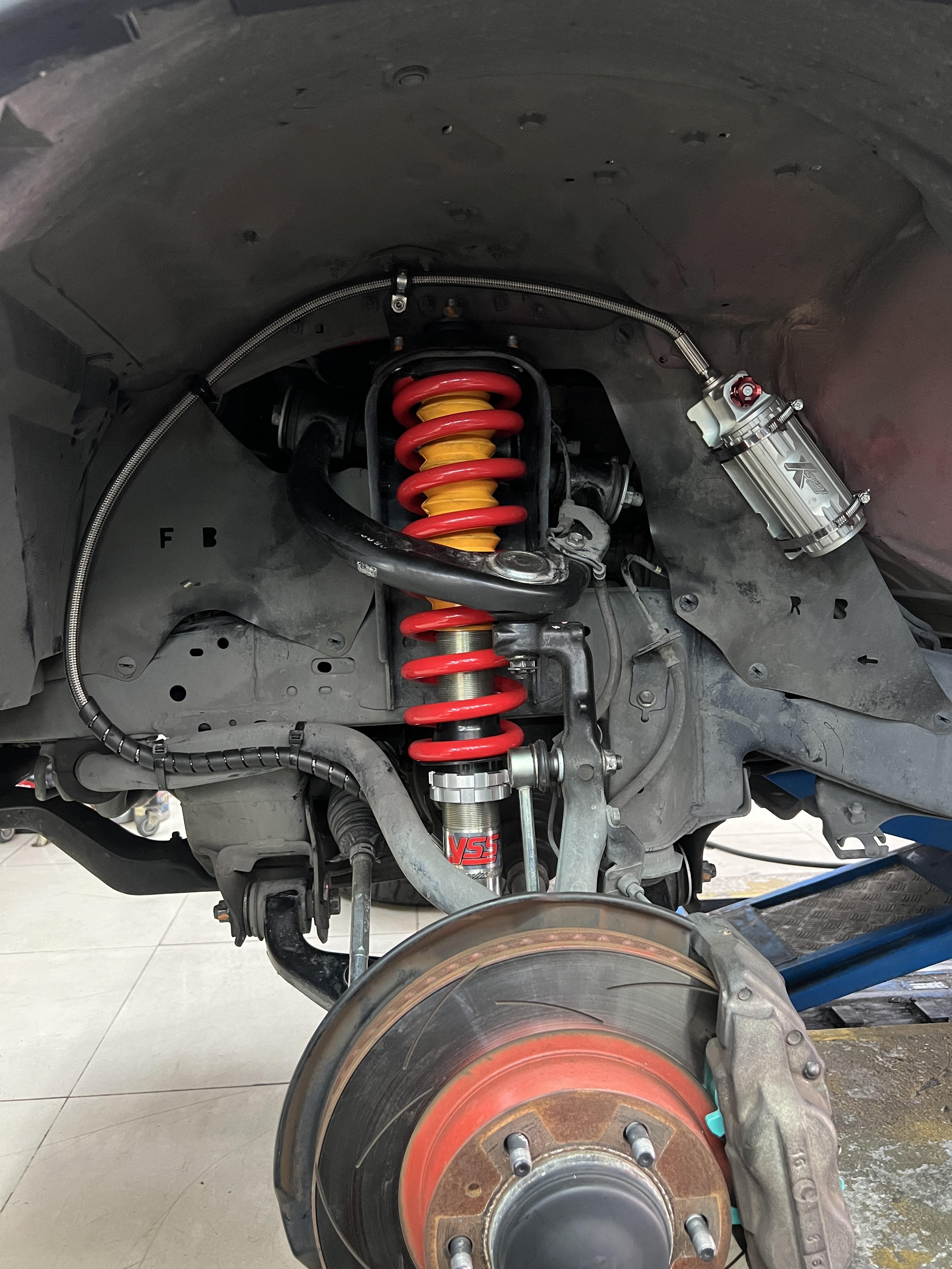 TOYOTA HILUX REVO เข้ารับบริการอัพเกรดช่วงล่าง พร้อมเซ็ทอัพ และเปลี่ยนผ้าเบรกตัวท้อปใช้งานประจำวัน เบรกหนึบ มั่นใจ คอนโทรลเบรกนุ่มเนียน ปลอดภัย [+] YSS X SPORT [+] YSS SPRING PERFORMANCE [+] NEXTZER PROSPEC *เพื่อความรวดเร็วนัดหมายก่อนเข้ารับบริการครับ 𝙊𝙪𝙧 𝙎𝙚𝙧𝙫𝙞𝙘𝙚 บริการทางร้านเรารับทำอะไรบ้าง 👉มียางรถยนต์ทุกยี่ห้อให้เลือกซื้อ 👉โช้คอัพ สปริง 👉เช็คช่วงล่าง แก้ปัญหาให้ตรงจุด 👉ติดตั้งยางแบบไร้รอย 100% 👉บริการสลับยาง ตามอายุ 👉บริการล้างลิ้นปีกผีเสื้อ 👉บริการเช็คระยะรถยนต์ 👉เปลี่ยนถ่ายของเหลวทั้งระบบ 👉ตั้งศูนย์ด้วยเครื่อง HUNTER นำเข้าจาก USA สอบถามข้อมูลเพิ่มเติม หรือนัดหมายเข้ารับบริการ ☎️ : 08-6569-1915 ☎️ : 08-6544-5963 Line id : @88rw Facebook : https://www.facebook.com/88rwtire Location : https://goo.gl/maps/HrNUAZXPN94KvxZ98? #รถยนต์มีปัญหาไม่รู้ต้องแก้ตรงไหน ทางเรายินดี ตรวจหาปัญหาและหาวิธีแก้ บอกลูกค้าก่อนลงมือทำเสมอราคาเป็นธรรม #yss #yssxsport #Nexzter