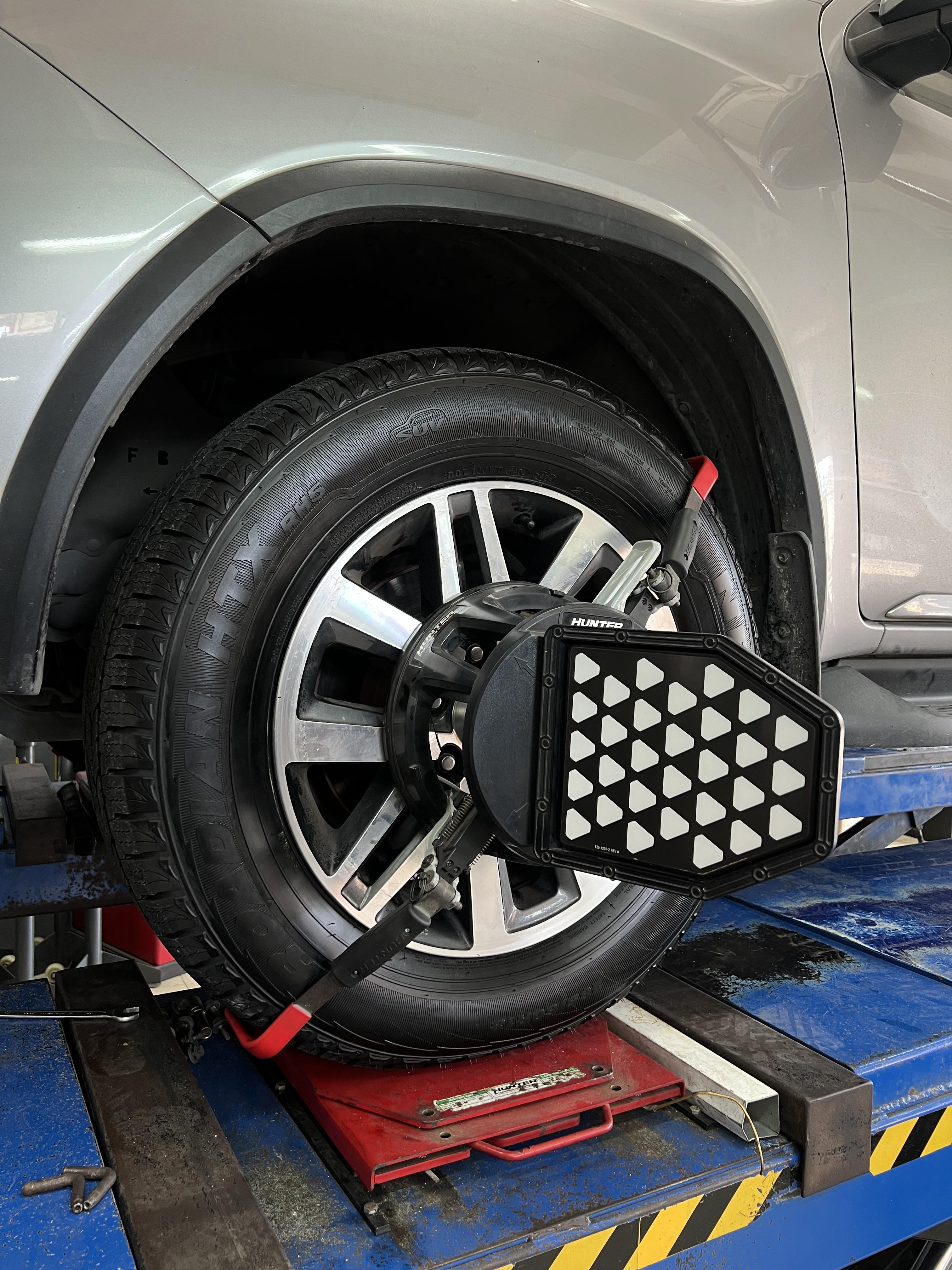 TOYOTA FORTUNER เข้ารับบริการเปลี่ยนยางรถยนต์ [+] NEXEN RH5 265/60R18 [+] NEXZTER PRO SPEC [+] ลูกหมากตอง5 แท้ญี่ปุ่น ครบชุด #ถ่ายให้เป๊ะแชร์ให้ปังกับยางNexen #เส้นต่อไปใช้เน็กเซ็น #nexentirethailand #nexentire #ยางรถยนต์ *เฉาพาะ NEXEN Pirelli ประกันยาง 1 ปี หรือ 25,000 กม. บาด บวม เบียด แตก ระเบิด เปลี่ยนเส้นใหม่ ครับ *เพื่อความรวดเร็วนัดหมายก่อนเข้ารับบริการครับ 𝙊𝙪𝙧 𝙎𝙚𝙧𝙫𝙞𝙘𝙚 บริการทางร้านเรารับทำอะไรบ้าง 👉มียางรถยนต์ทุกยี่ห้อให้เลือกซื้อ 👉โช้คอัพ สปริง 👉เช็คช่วงล่าง แก้ปัญหาให้ตรงจุด 👉ติดตั้งยางแบบไร้รอย 100% 👉บริการสลับยาง ตามอายุ 👉บริการล้างลิ้นปีกผีเสื้อ 👉บริการเช็คระยะรถยนต์ 👉เปลี่ยนถ่ายของเหลวทั้งระบบ 👉ตั้งศูนย์ด้วยเครื่อง HUNTER นำเข้าจาก USA สอบถามข้อมูลเพิ่มเติม หรือนัดหมายเข้ารับบริการ ☎️ : 08-6569-1915 ☎️ : 08-6544-5963 Line id : @88rw Facebook : https://www.facebook.com/88rwtire Location : https://goo.gl/maps/HrNUAZXPN94KvxZ98? #รถยนต์มีปัญหาไม่รู้ต้องแก้ตรงไหน ทางเรายินดี ตรวจหาปัญหาและหาวิธีแก้ บอกลูกค้าก่อนลงมือทำเสมอราคาเป็นธรรม #nexentires