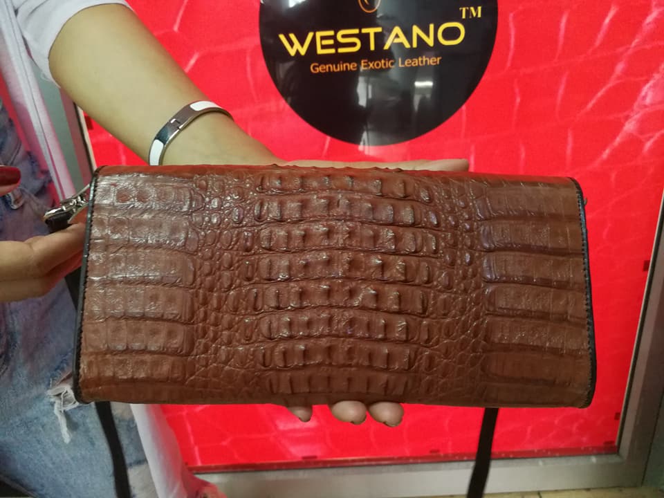 กระเป๋าสะพายหนังจระเข้แท้ แบบคลัทซ์ สีน้ำตาล รหัส CRW1217W-09-BR