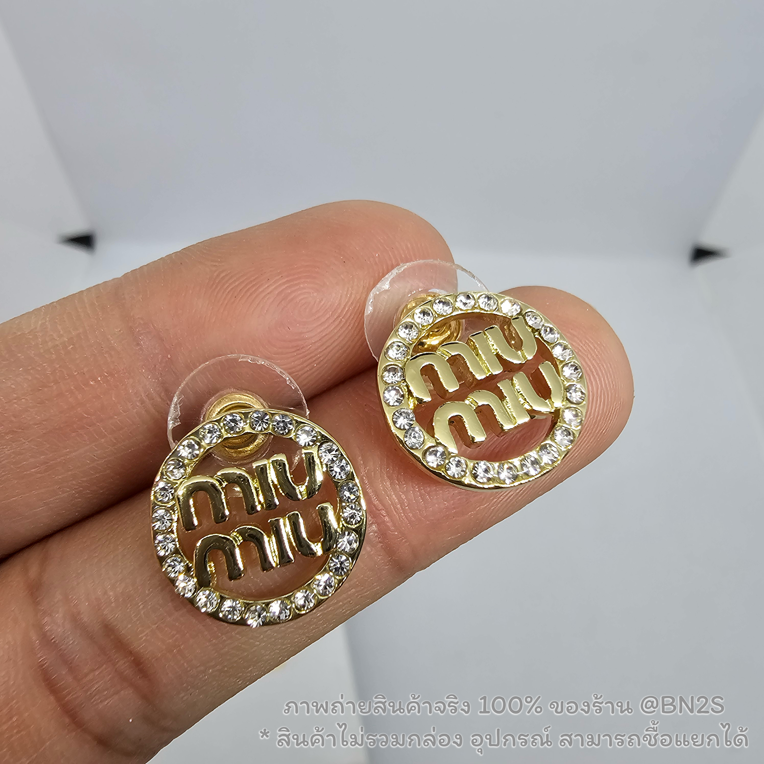 สีทอง | New MIU MIU LOGO EARRINGS ต่างหูมิว มิว โลโก้วงกลมล้อมเพชร งานสวย สีเงิน ทอง พร้อมส่ง