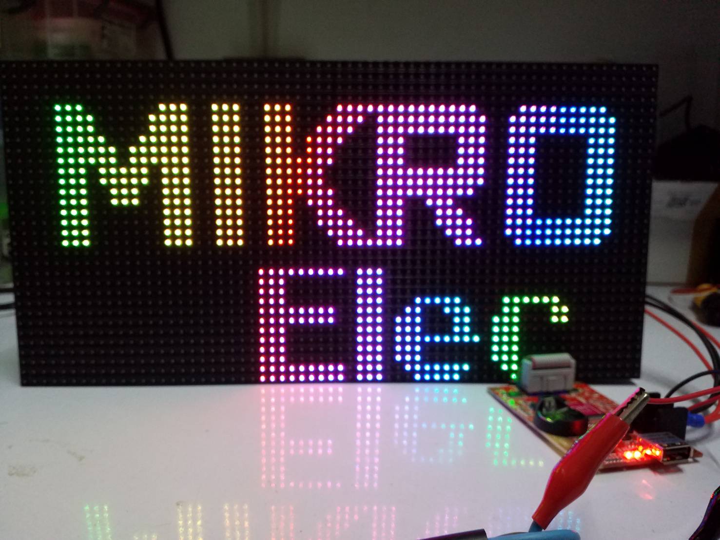 จอแสดงผล 64x32 pixel RGB สำหรับใช้ภายในอาคาร P5 Indoor full color HD LED panel ขนาด 320 x 160 mm