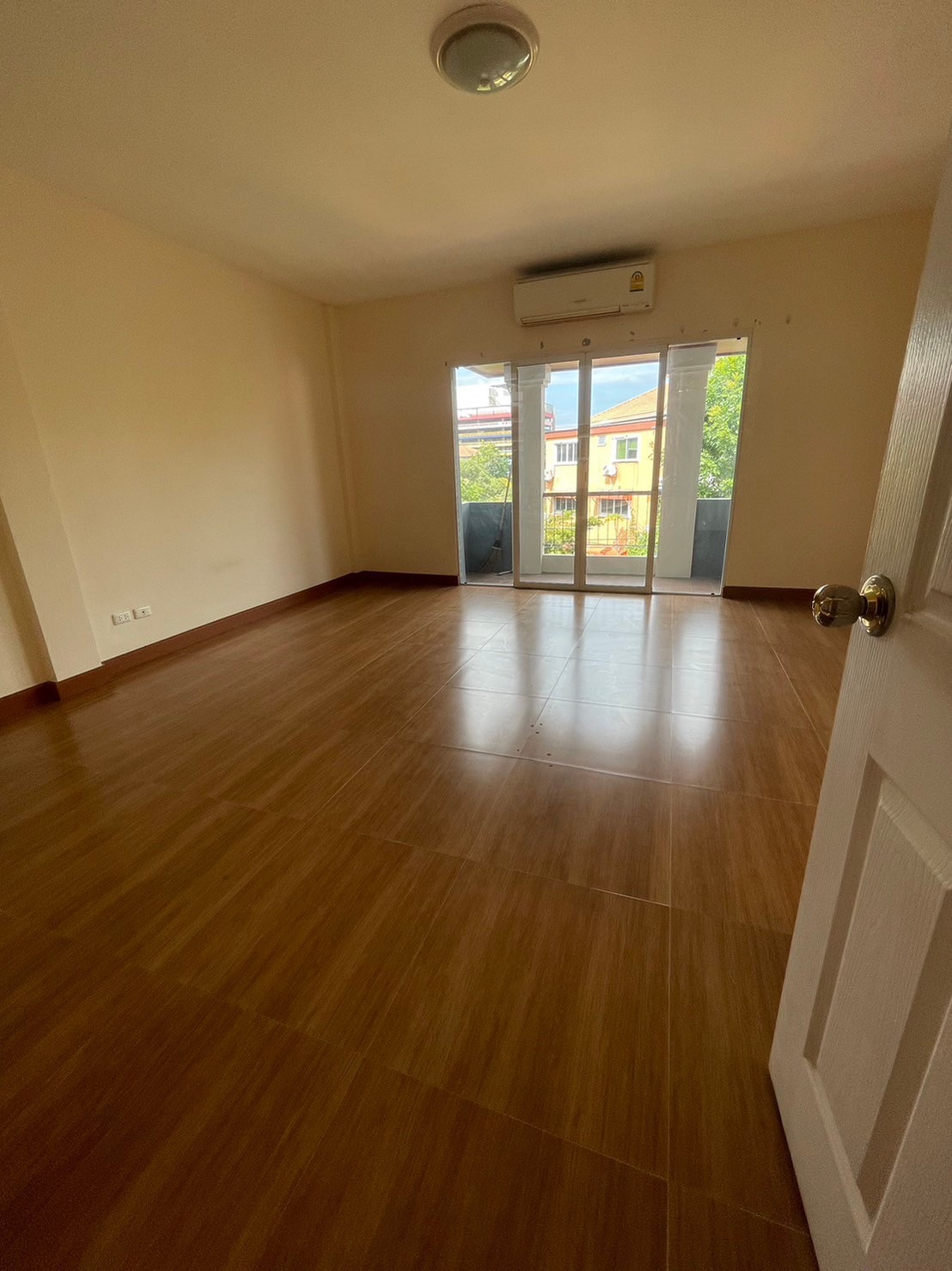 ขายบ้าน หมู่บ้านภุมรินทร์ 807/107 ติดสวนสาธารณะ ใกล้ห้างเซียร์รังสิต