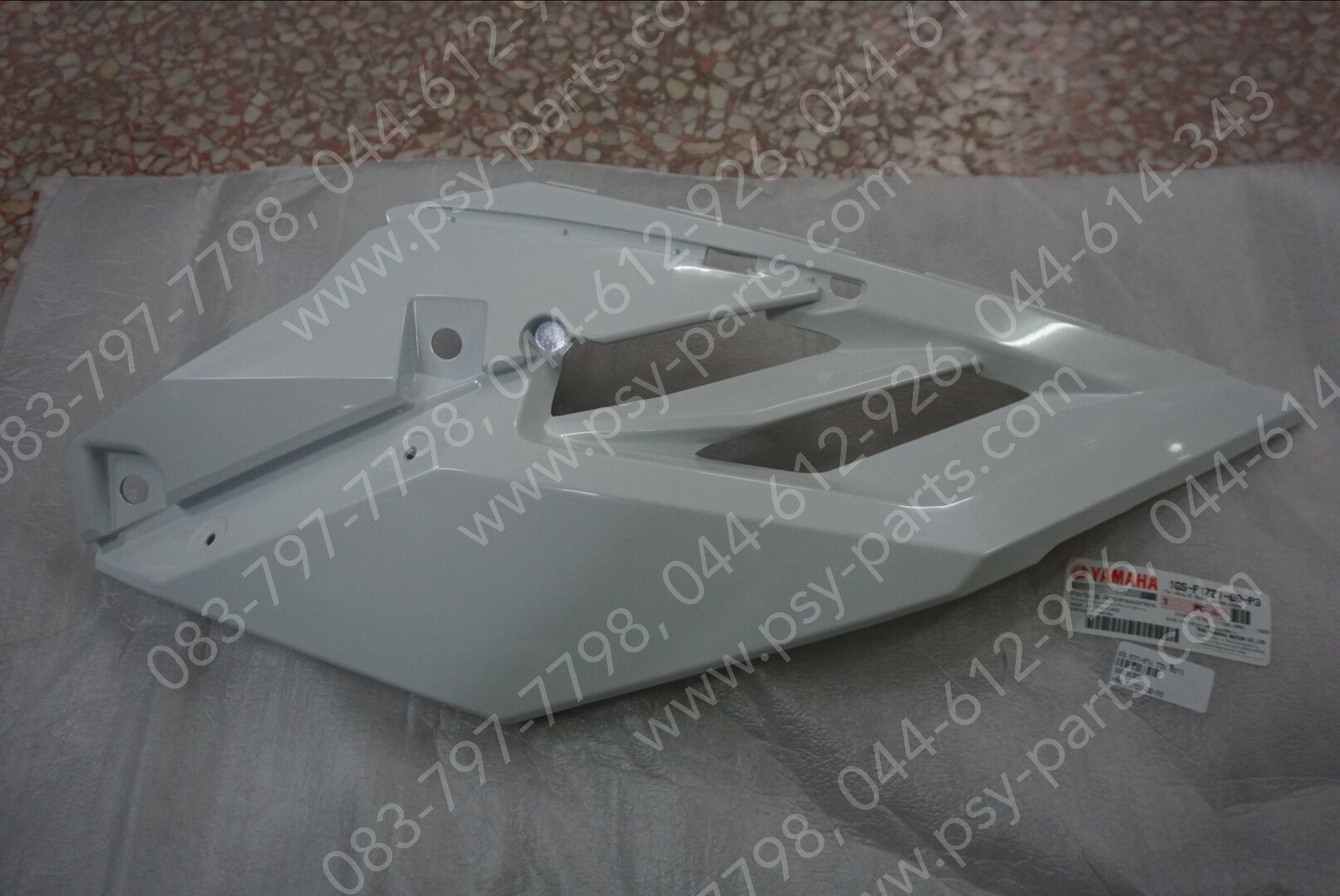 ฝาครอบข้างขวา-ล่าง TTX แท้ๆ สีขาว 1GS-F1721-00-P3