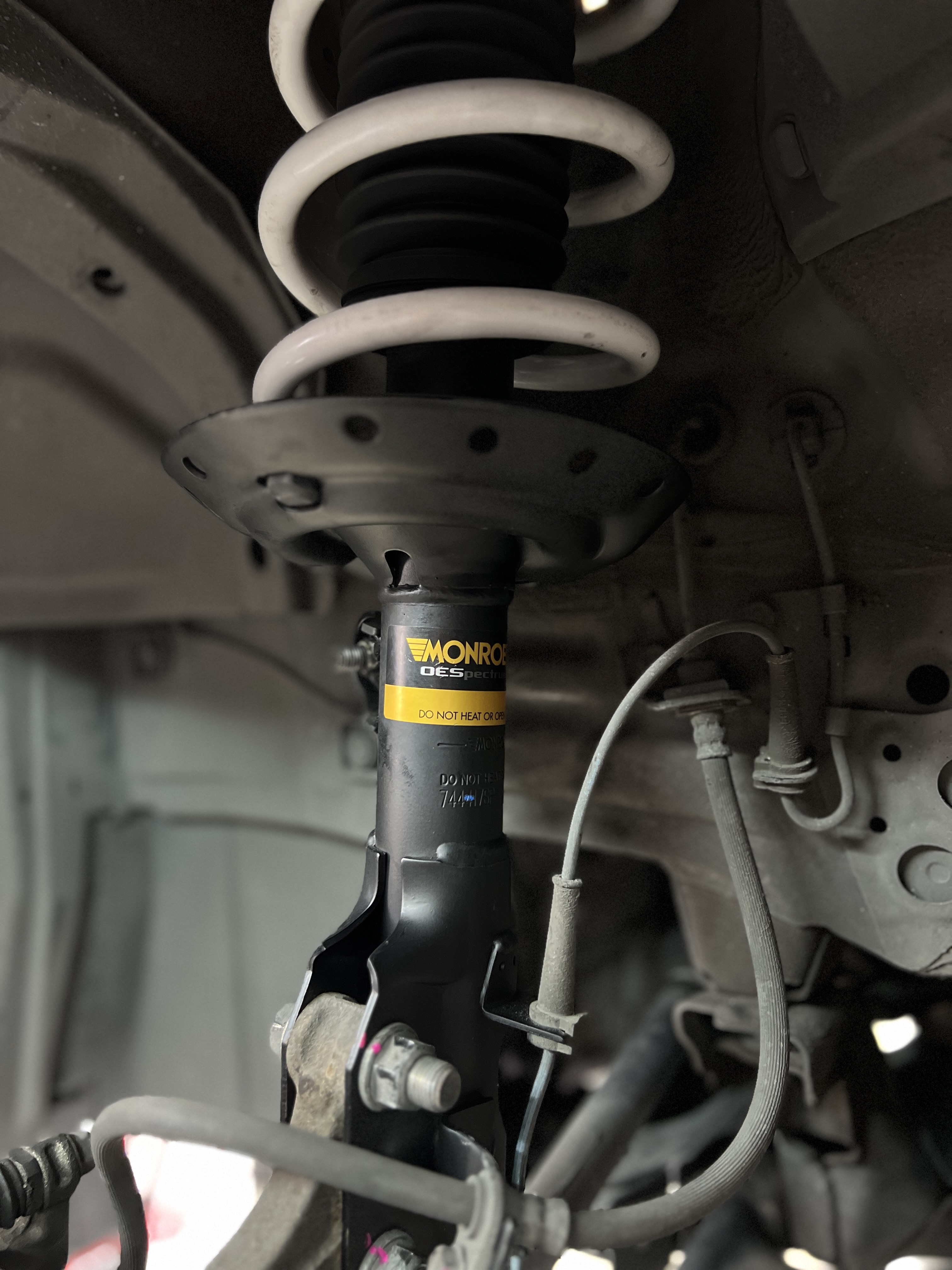HONDA BRV เพิ่มความแน่น ลดอาการโยนช่วงล่าง [+] MONROE OE SPECTRUM พร้อมอะไหล่ส่วนควบทั้งหมด [+] YSS COMFORT SPRING ตรงรุ่น สอบถามข้อมูลเพิ่มเติม หรือนัดหมายเข้ารับบริการ ☎️ : 08-6569-1915 ☎️ : 08-6544-5963 Line id : @88rw Facebook : https://www.facebook.com/88rwtire Location : https://goo.gl/maps/HrNUAZXPN94KvxZ98 #monroe #ysscomfortspring #ยางรถยนต์ #ช่วงล่างรถยนต์ #โช้คอัพรถยนต์