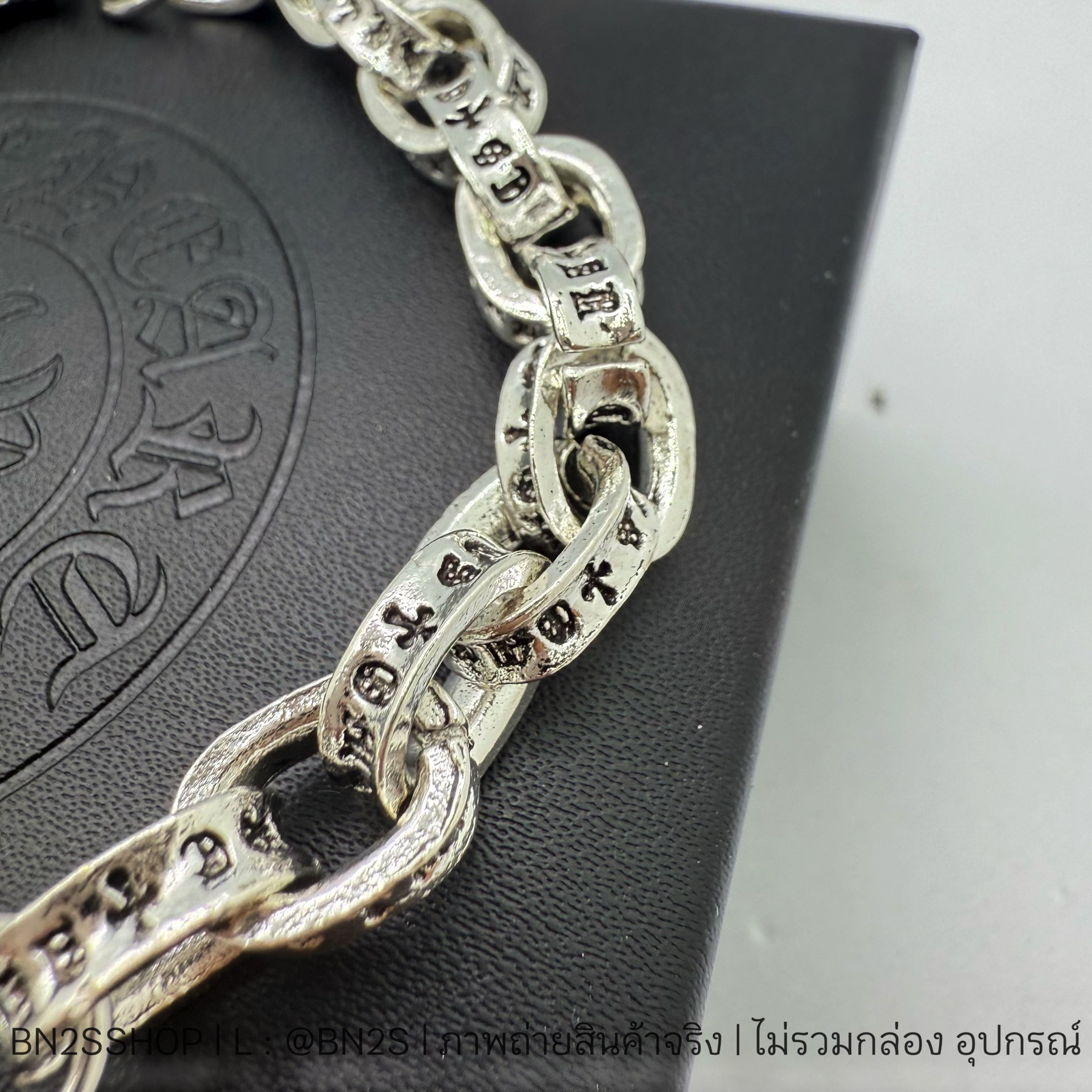 สร้อยข้อมือผู้ชายโครมฮาร์ท ห้อยจี้กางเขน รุ่น Chrome Heart Paperchain Bracelet with babyface