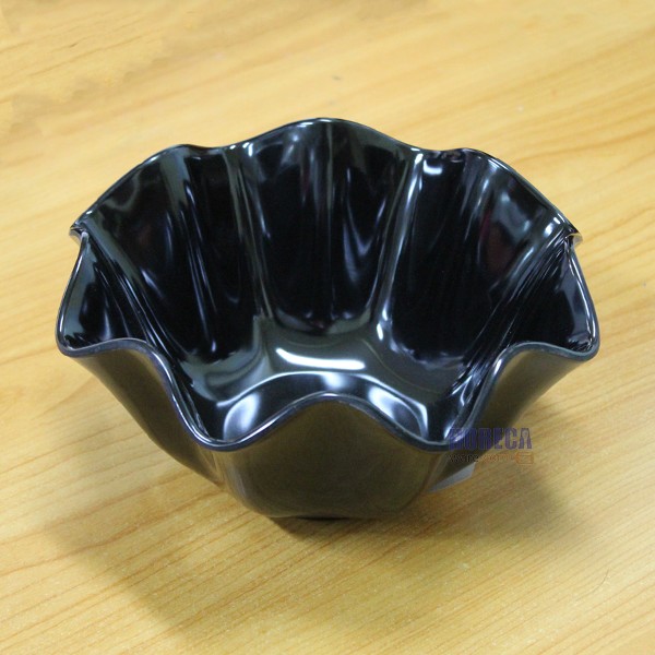 Flower-shaped scalloped edge bowl, 8.5 inches, black, Figure brand